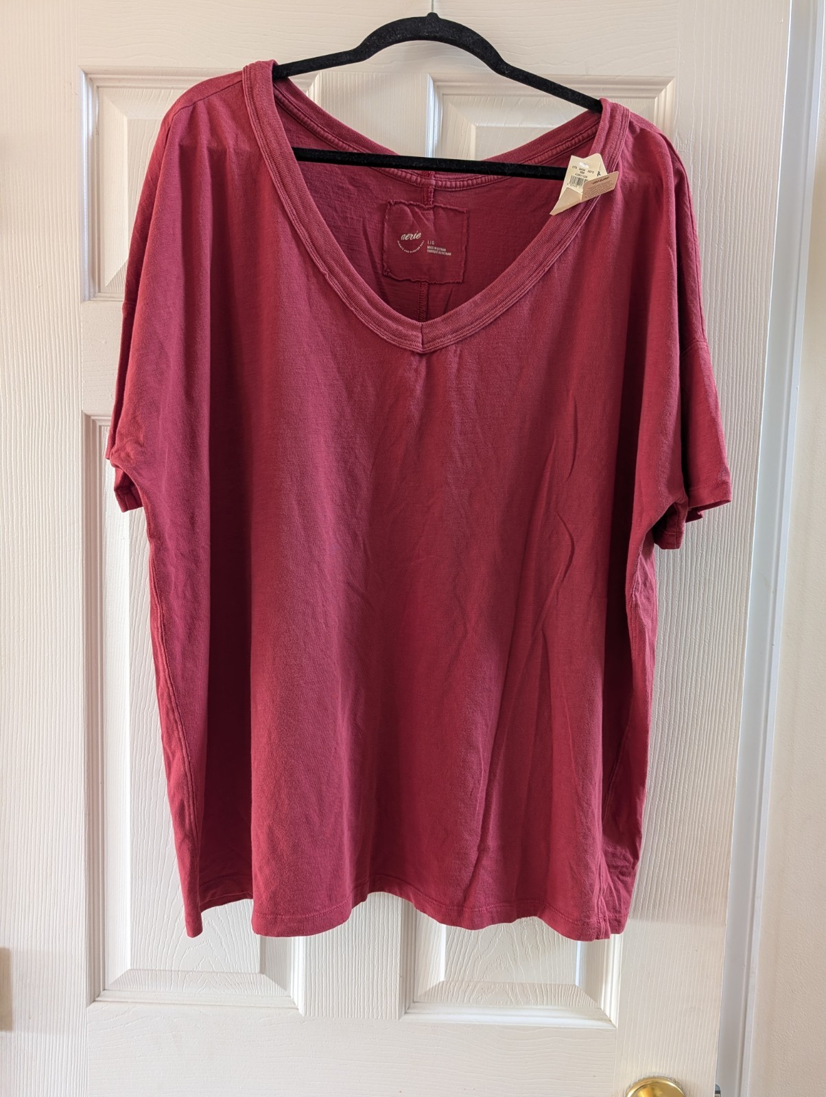 Aerie Women’s Distressed V-Neck Boyfriend T-Shirt Size Large