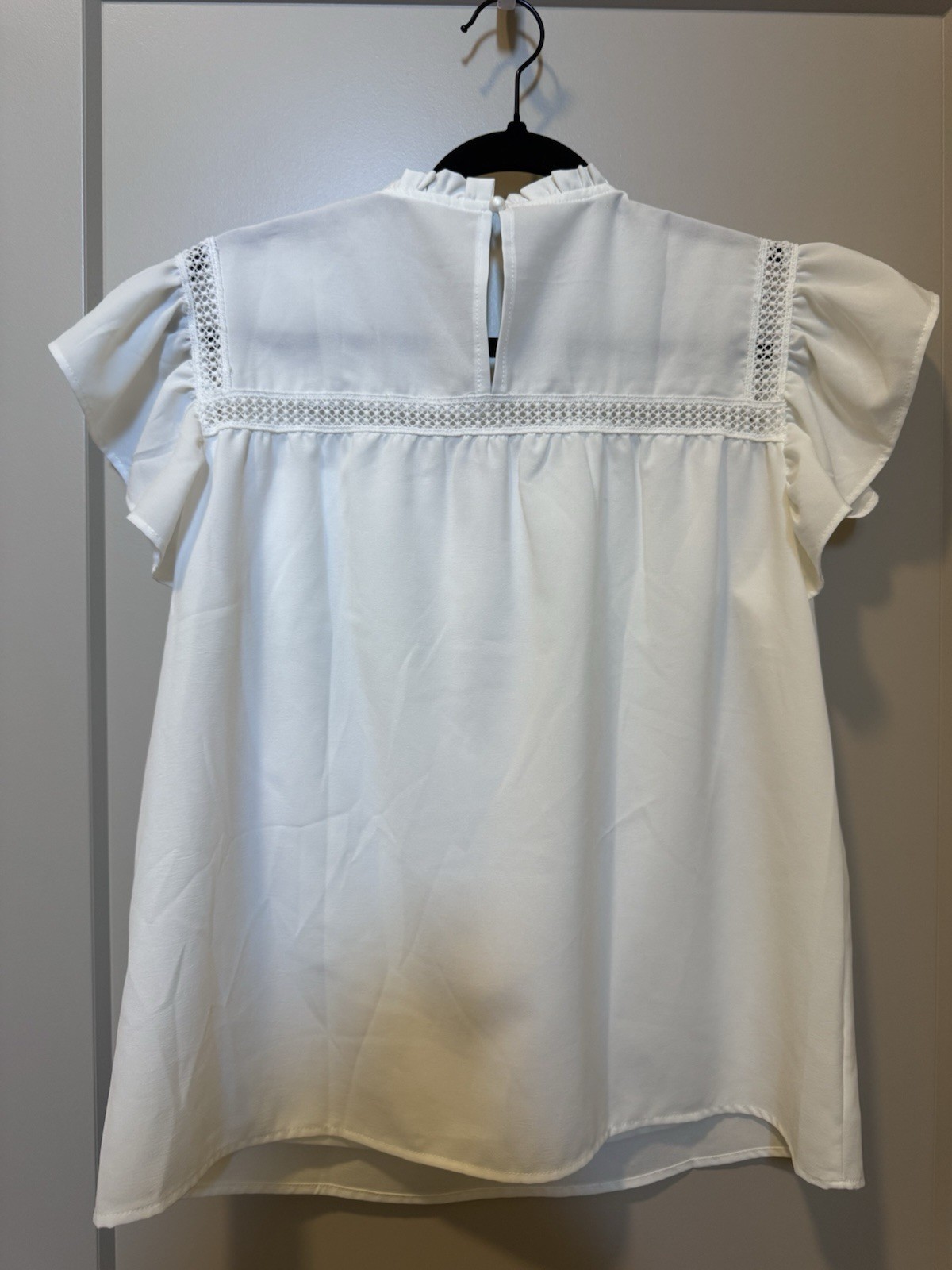 Women’s White Solid Round Neck Polyester Blouse Ruffle Lace Flutter Sleeve, M