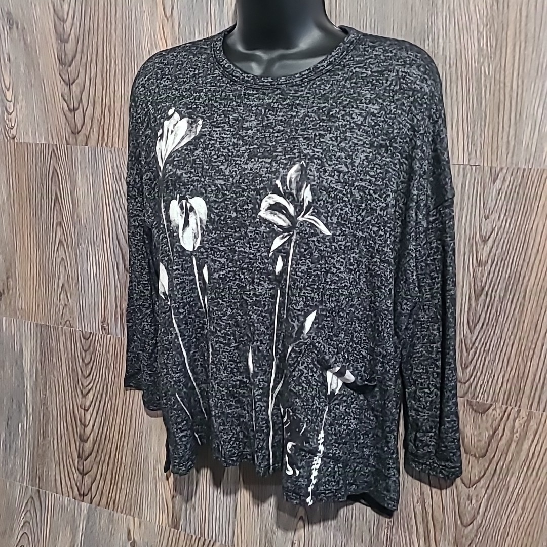 Jess & Jane Sweater Knit Top Sz M Black Floral Drop Shoulder Relaxed Fit Artsy