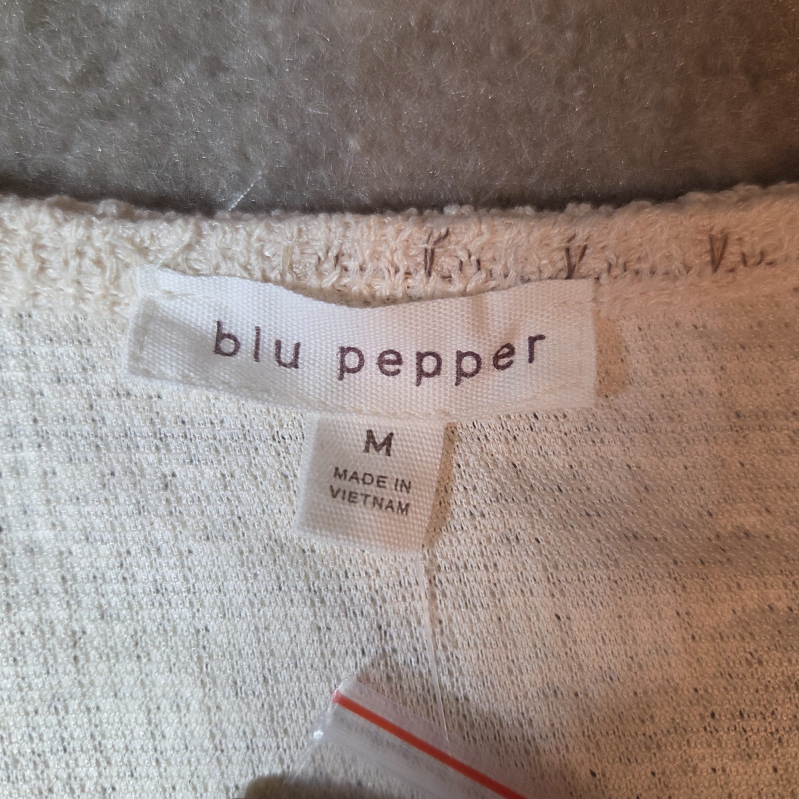 Blu Pepper M Short Sleeve Textured Knit Split Neck Blouse Ivory Polyester