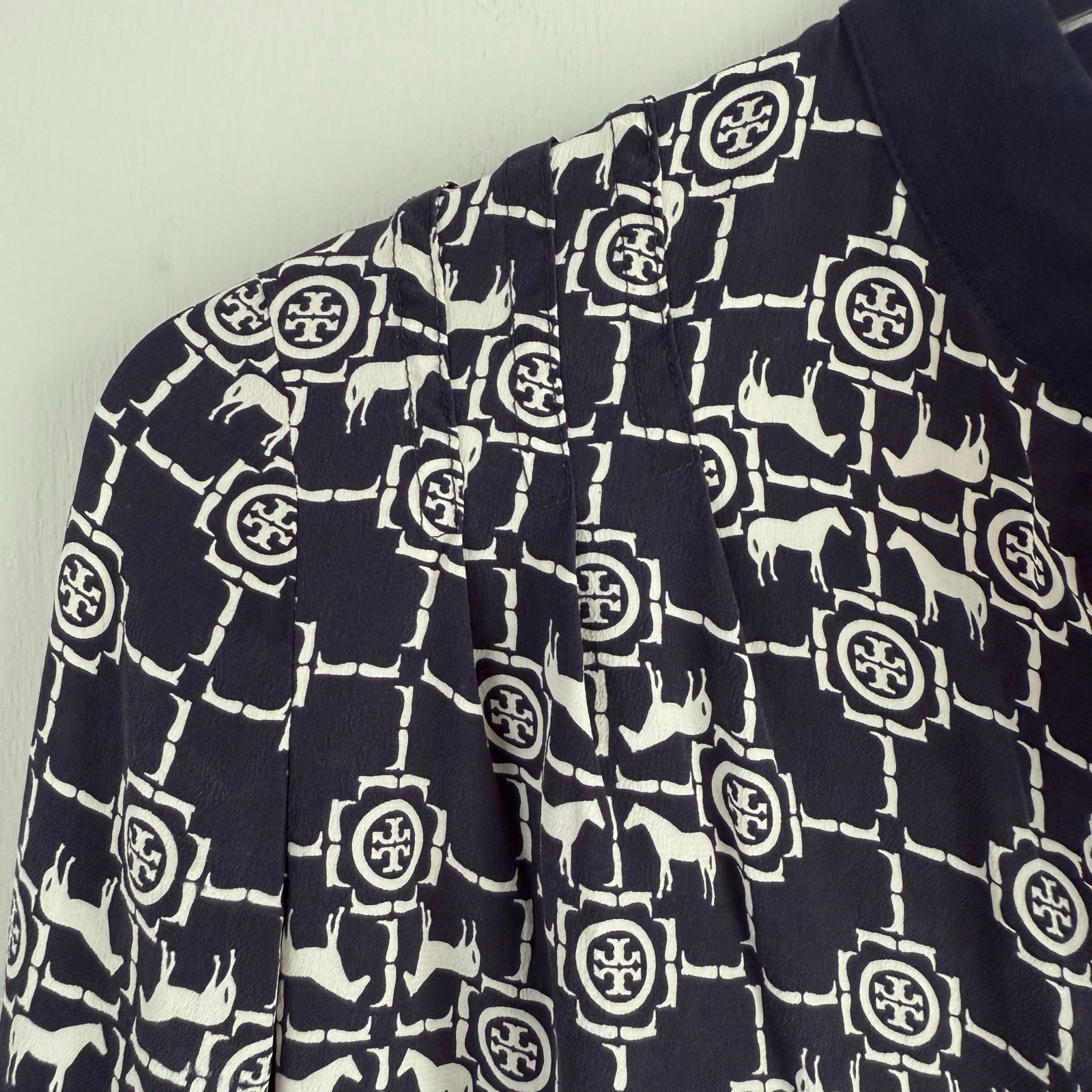 Tory Burch Silk Tunic Top Monogram Horse Print Size 2 Blue White Gold Buttons