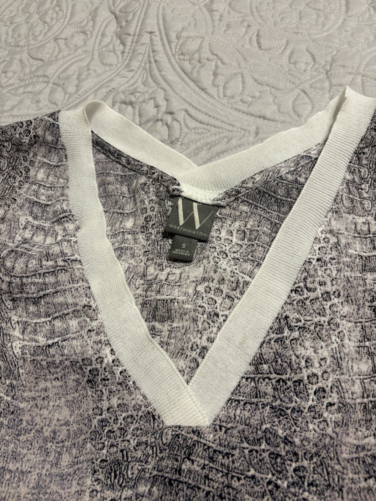 Worthington Women’s Gray White Animal Print V-Neck Sleeveless Tank Top S