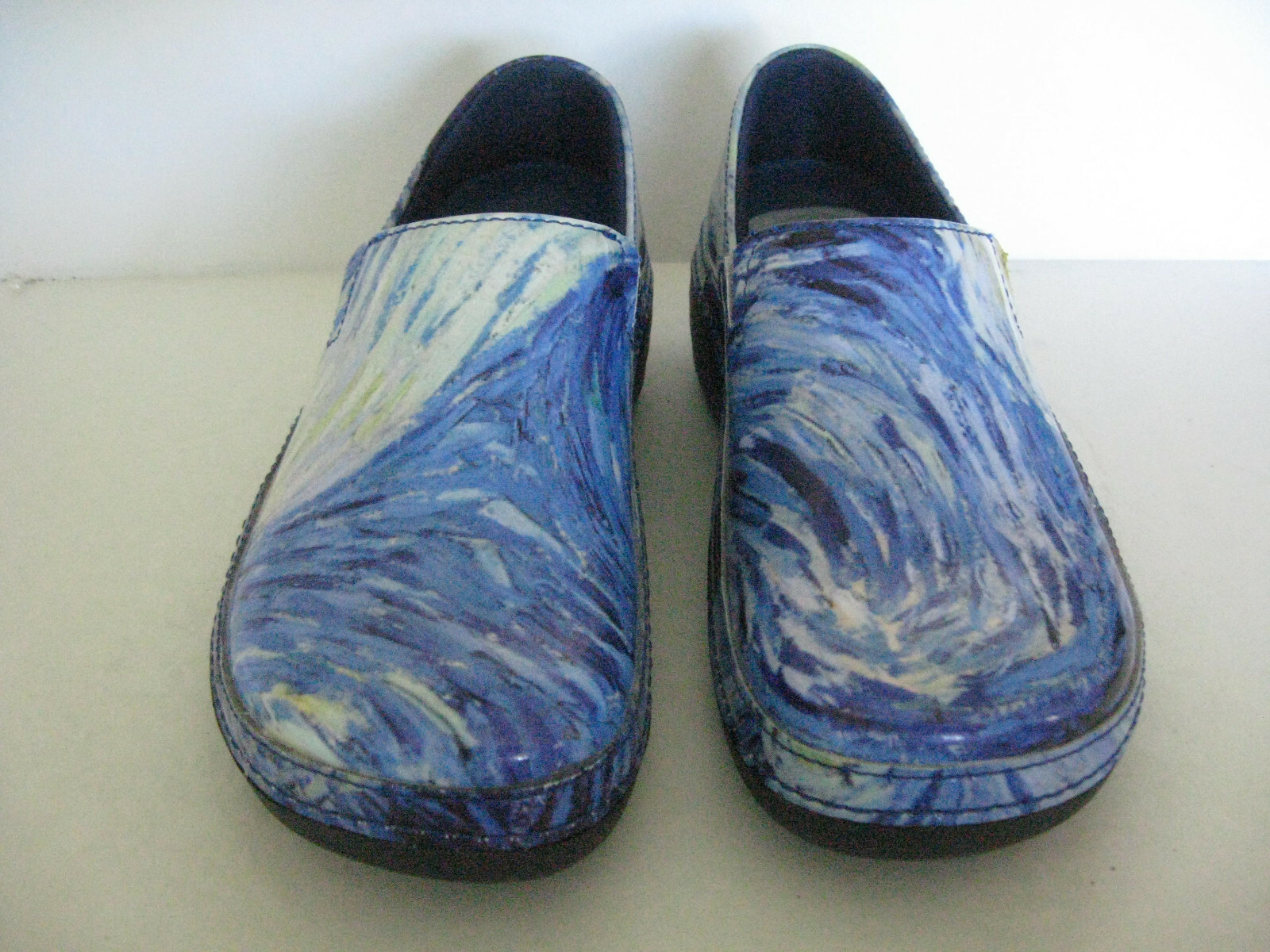 3471-Clogs- Starry Night-Size 5.5 M-Patent Leather-Blue & White-Excellent Cond