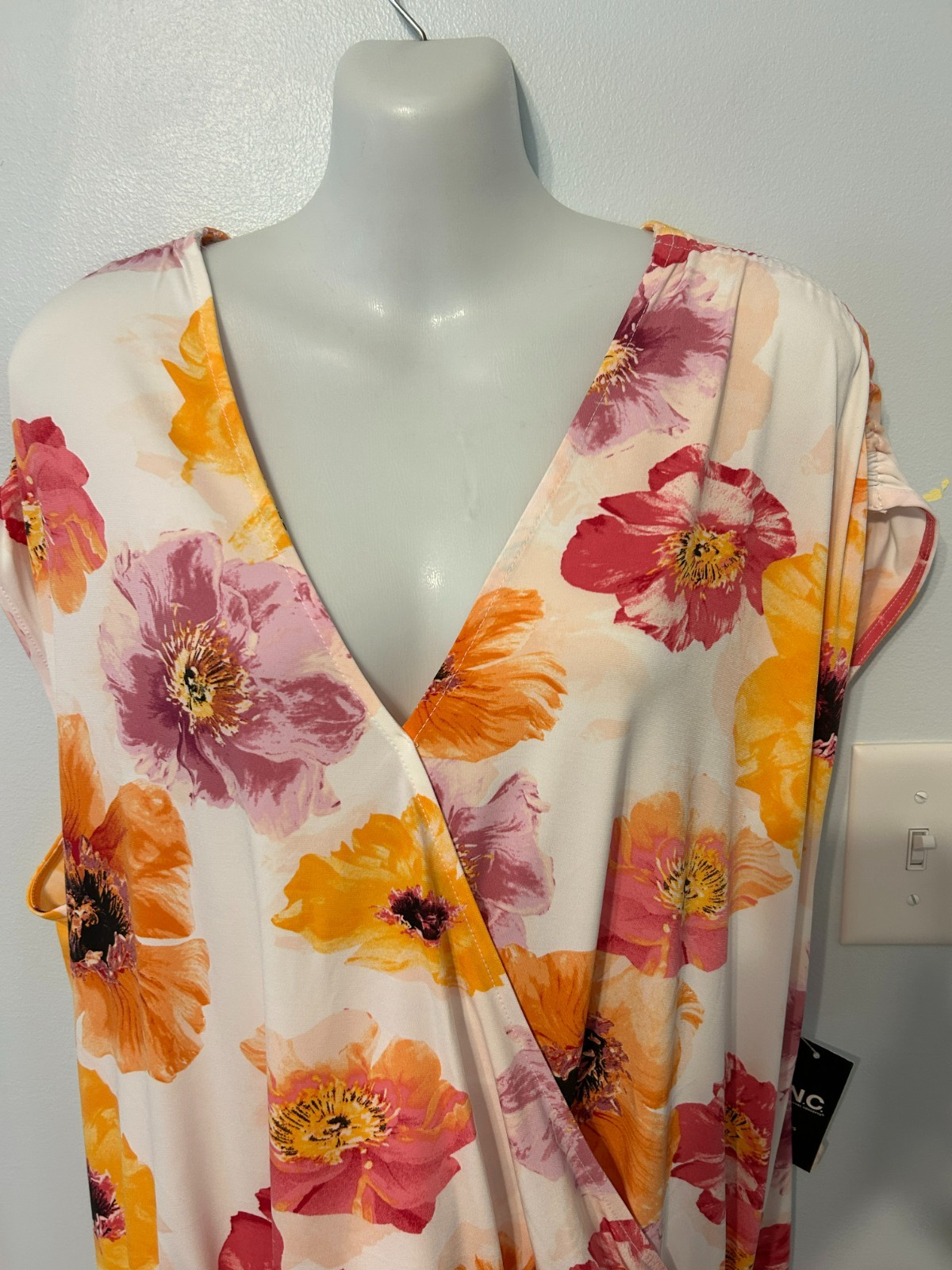 NWT I.N.C. Danablooms-Pink V-Neck Wrap Sleeveless Top with Banded Bottom Plus 3X