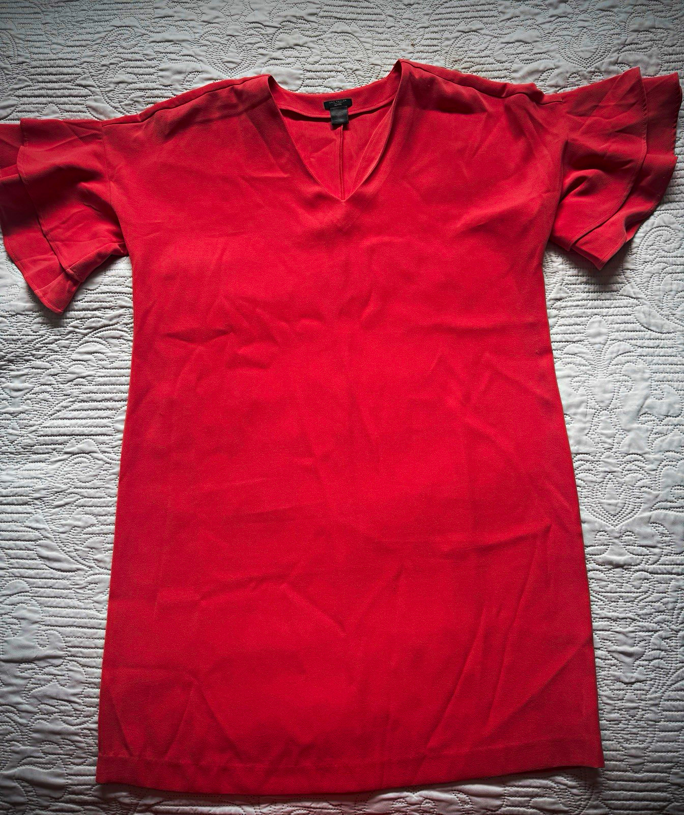 Ann Taylor Factory Petite LP Pink Solid V-Neck Short Sleeve Pullover Blouse