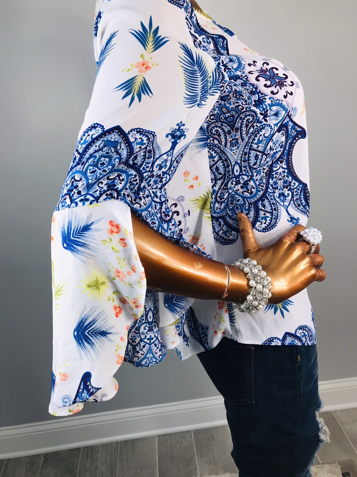 Bold Elements M Top Floral Multi Print Golden Chain Blouse 3/4 Bell Slvs Low Cut