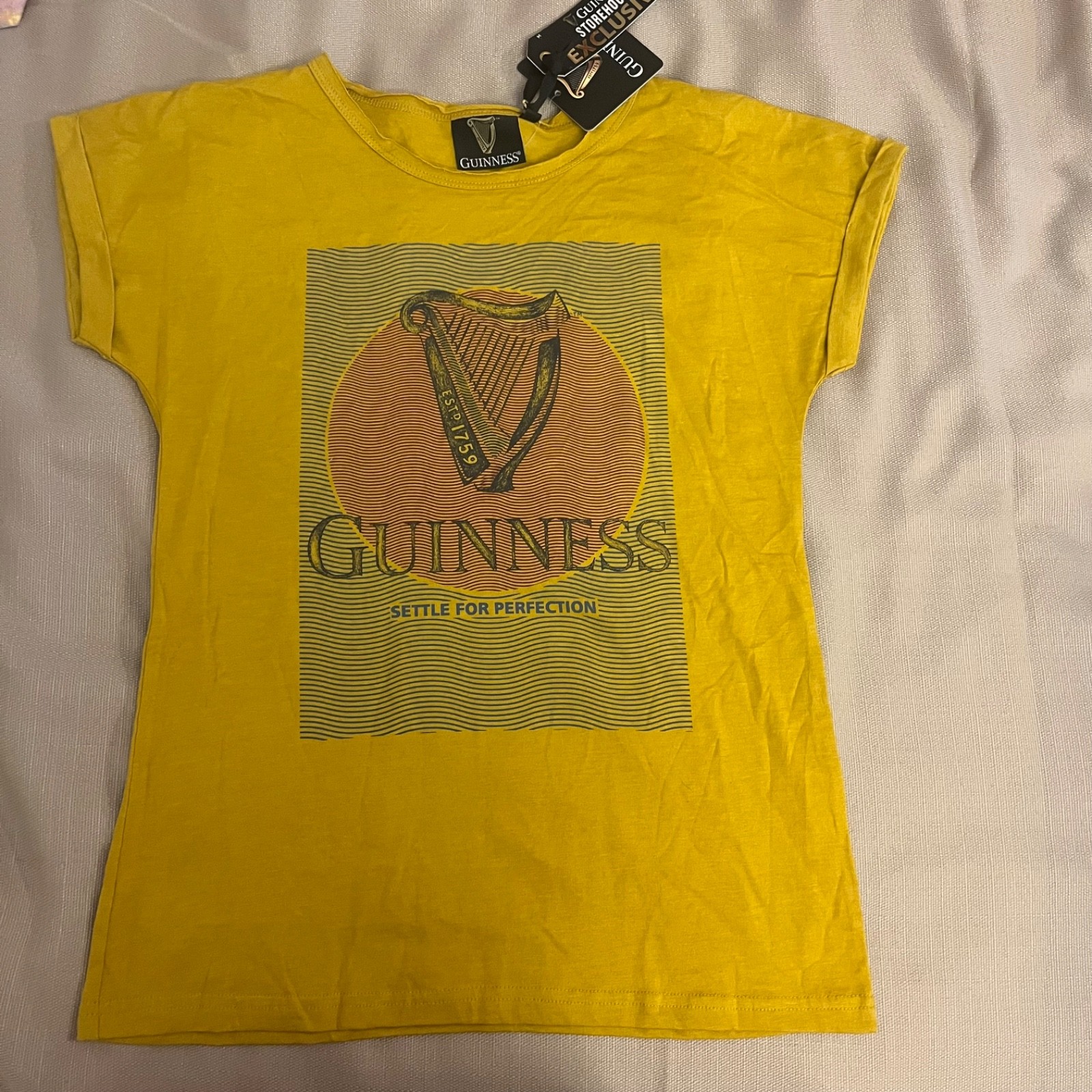 Guinness Storehouse Exclusive yellow Woman’s M T-Shirt NWT harp hard to find NEW