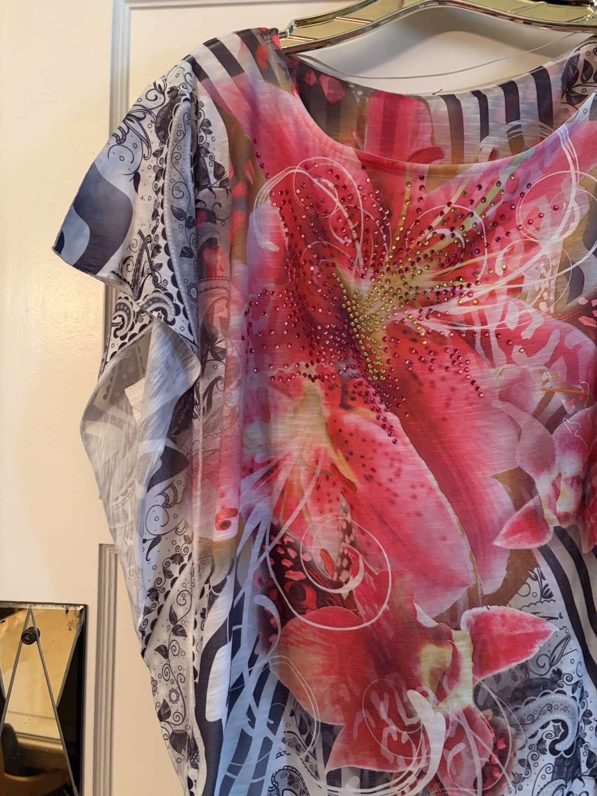 Style & Co Rhinestone Lily Sublimation bat wing Sleeves Tie Up Sides Top EUC XL