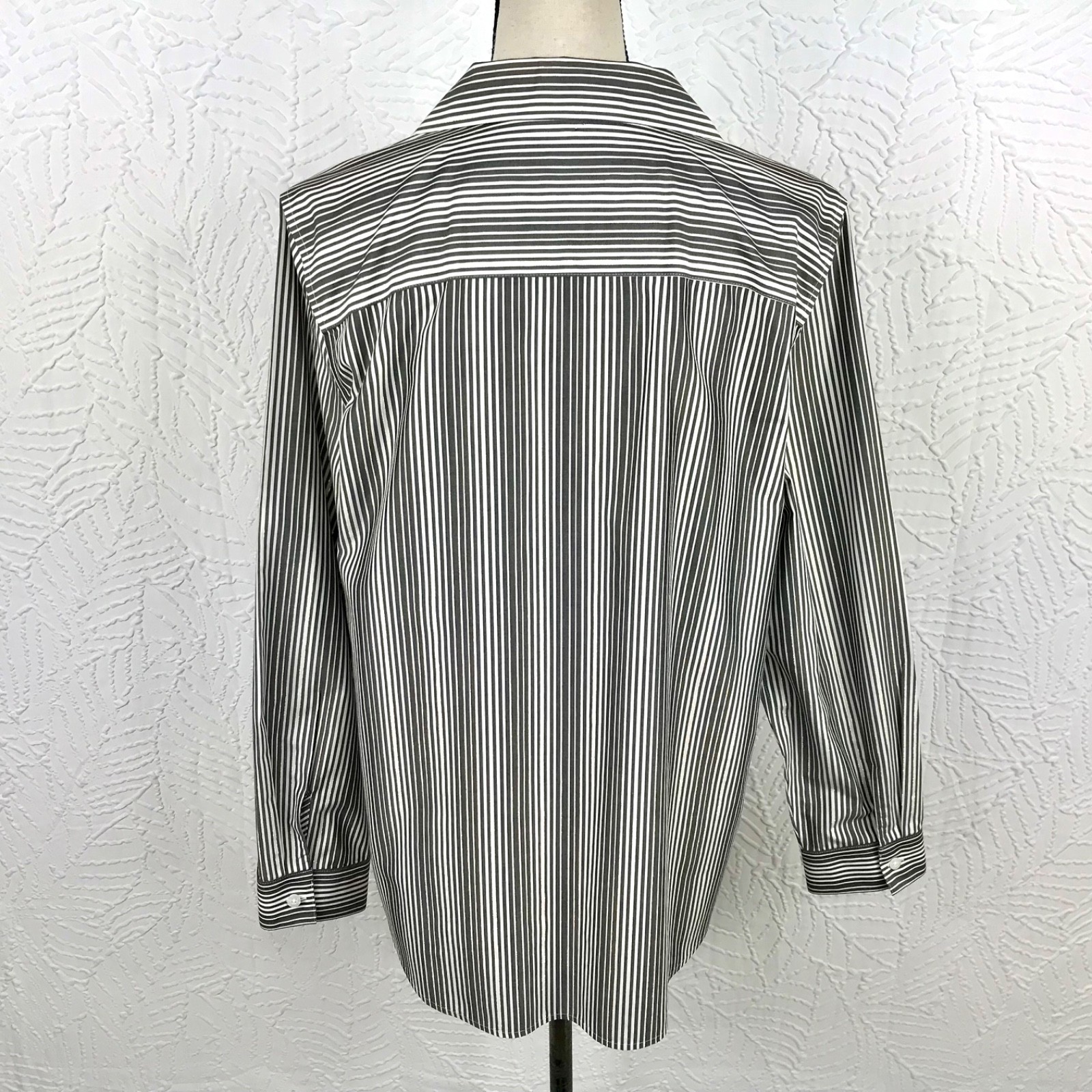 Chicos 2 No-Iron Shirt Blouse Classic Size L Gray/ White/Gold Striped Office