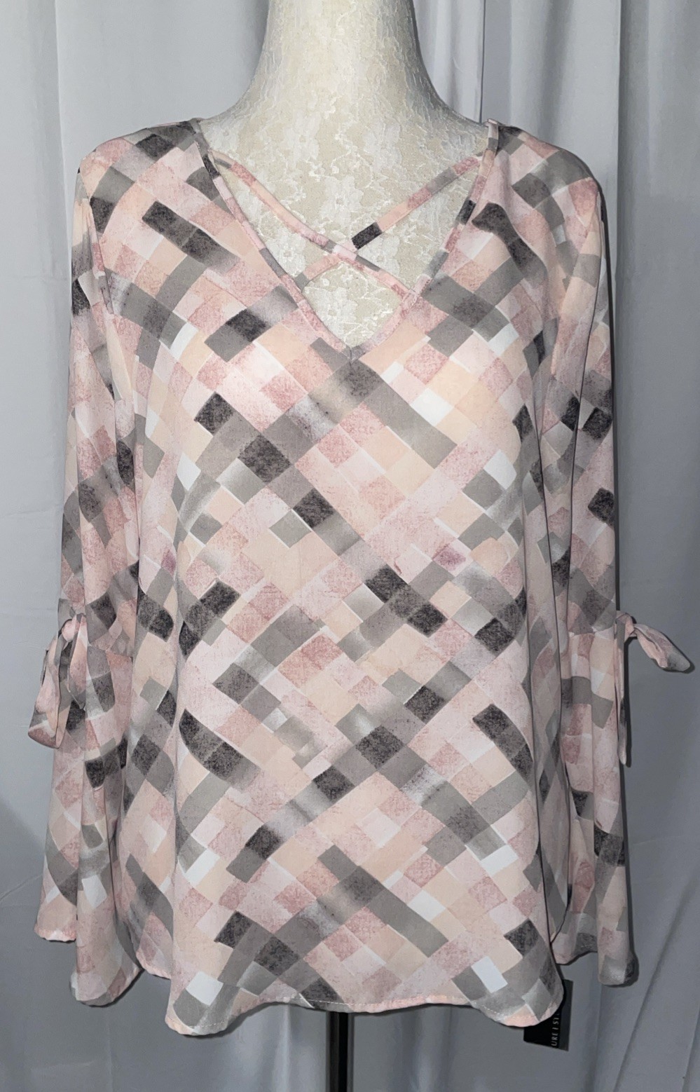 Signature I Studio Women’s Size Medium Blouse Black Peach Pink Geometric Print