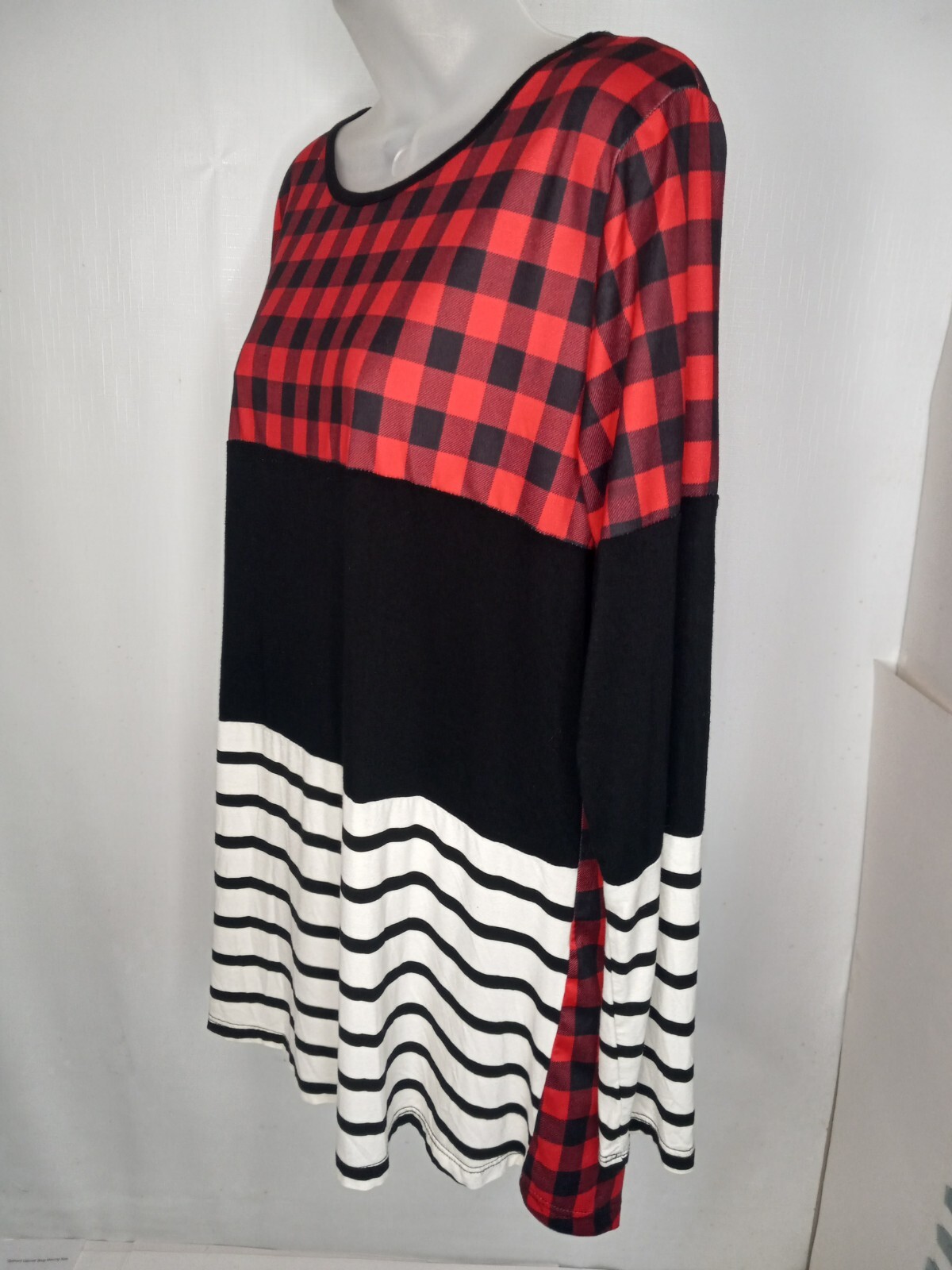 Tickled Teal Top Size Large Long Sleeve Red, Black & White Tagless Plaid