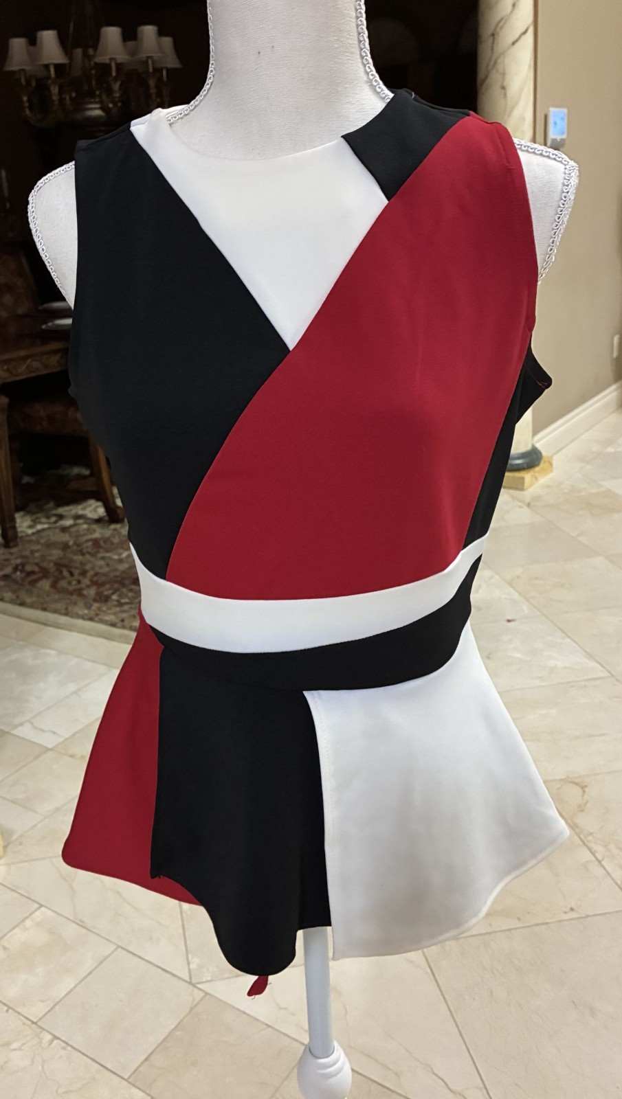 Red White & Black Size Small NWT, stylish, to work or to the Club perfect top