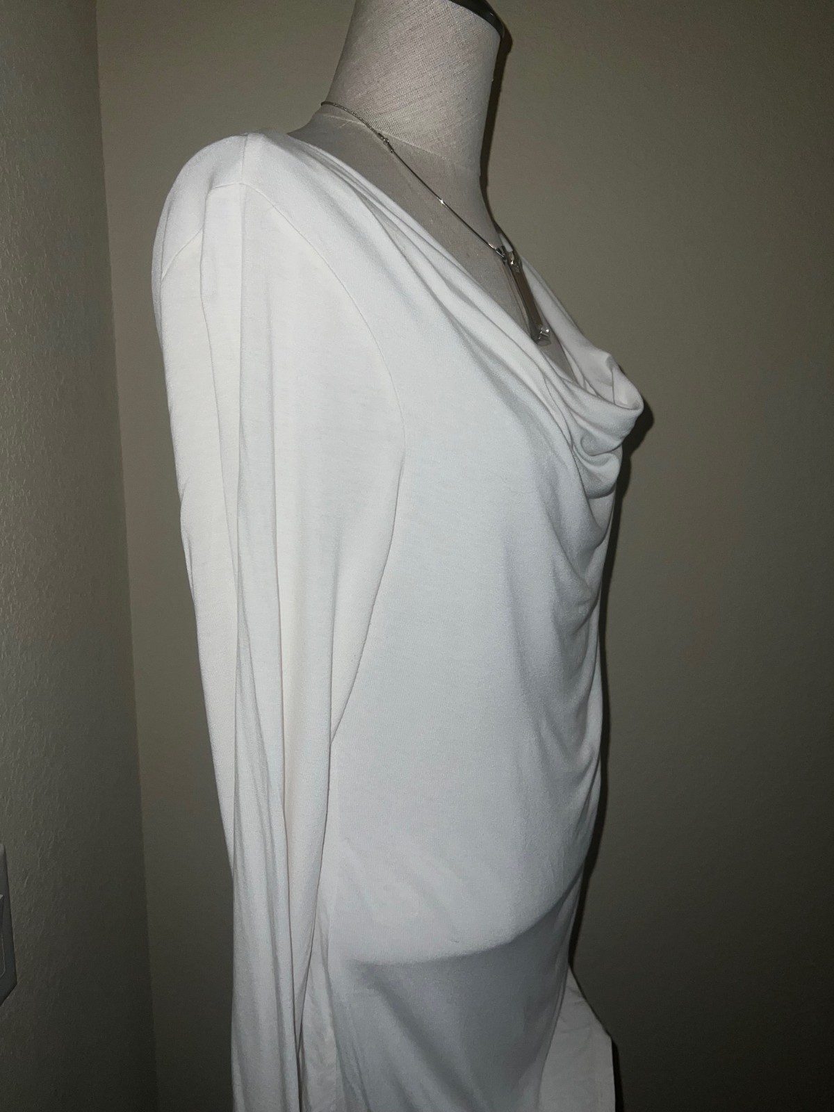 WHITE HOUSE BLACK MARKET * IVORY DRAPE NECK KNIT TOP * LONG SLEEVES SIZE M NWT