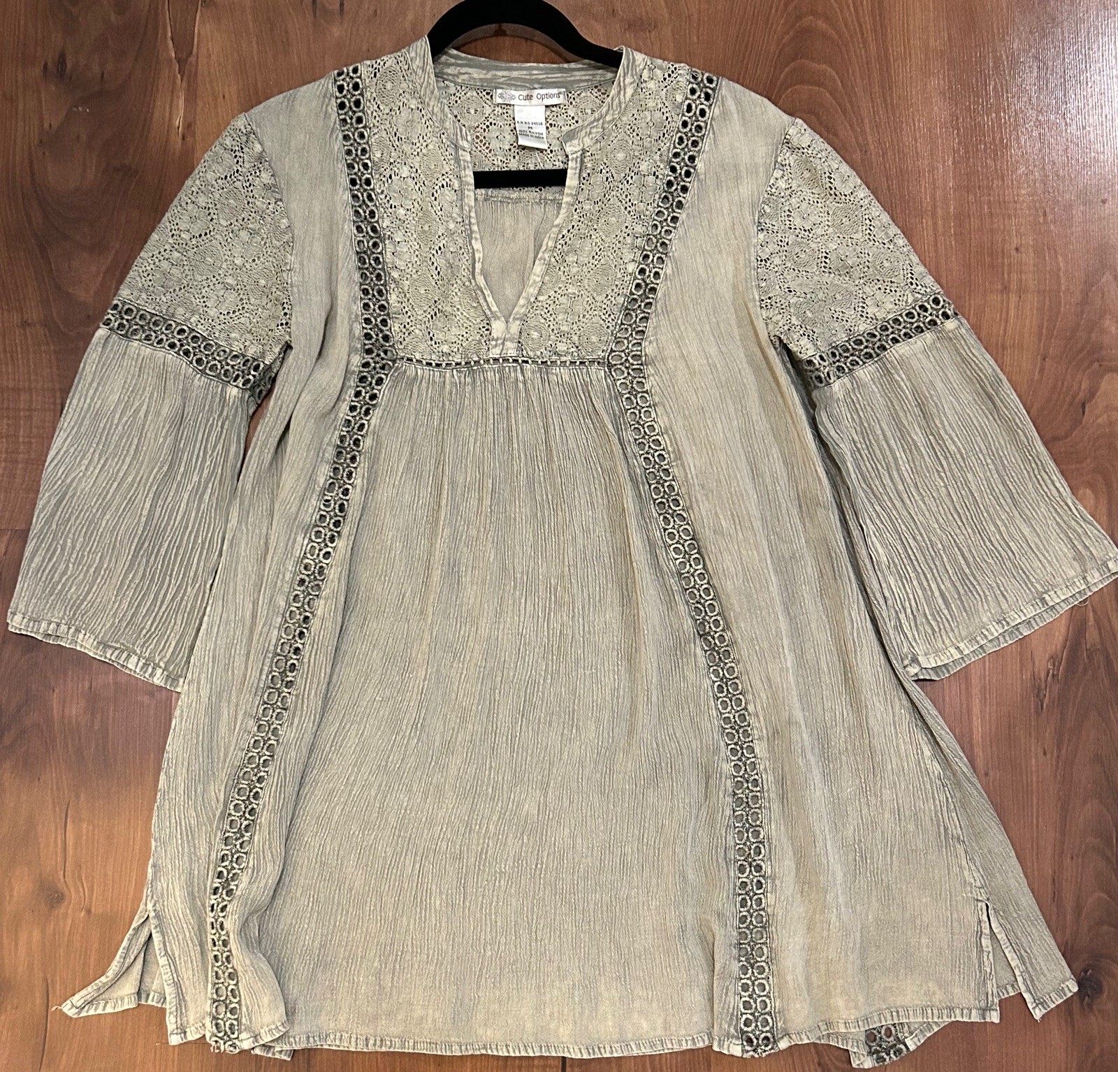 Cute Options Boho Embroidered Tunic Top Sage Green Womens Sz M Crochet Trim