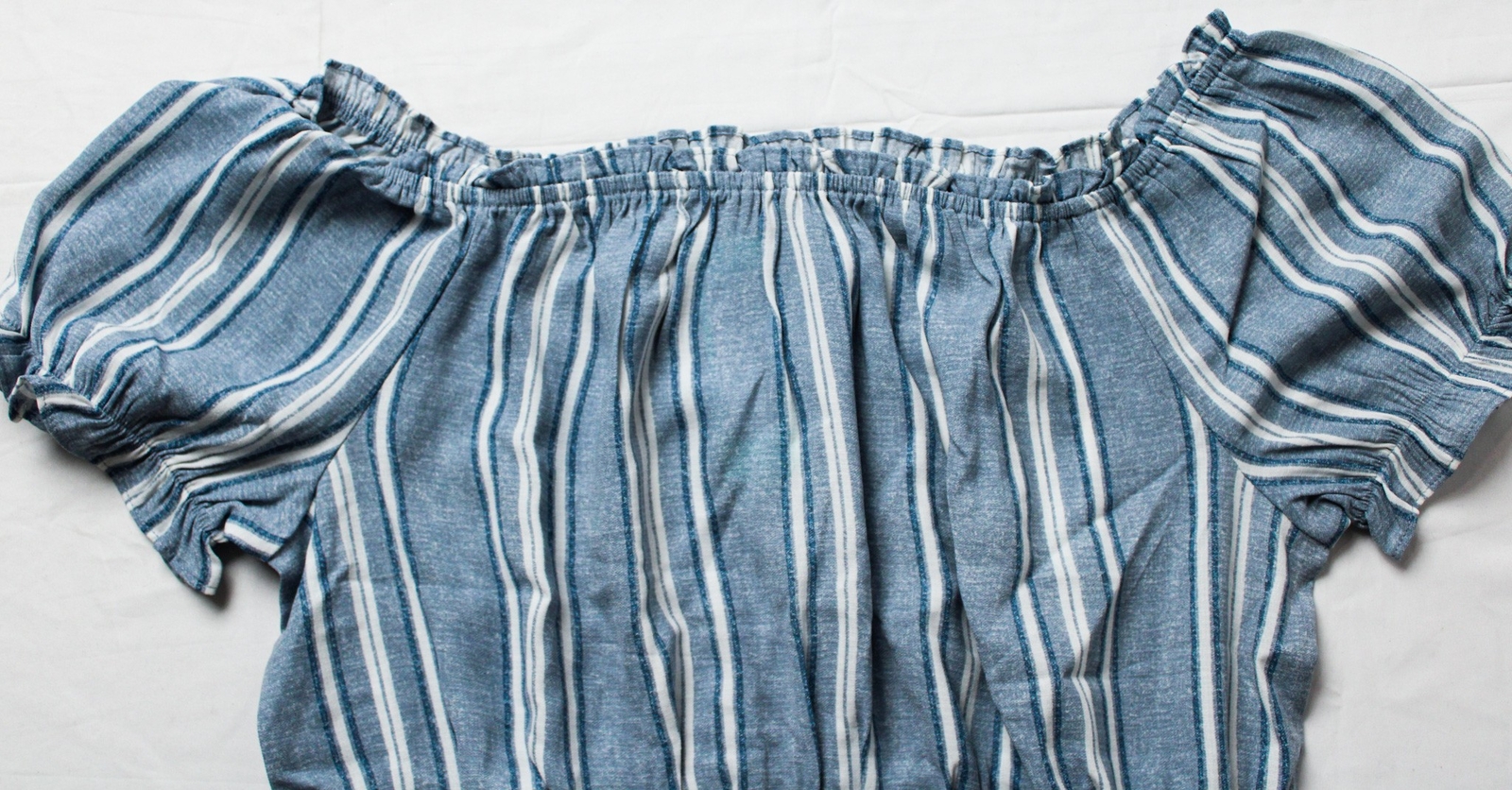 The General Good Women’s Marj Smocked Crop Top AP2 Light Blue Medium NWT
