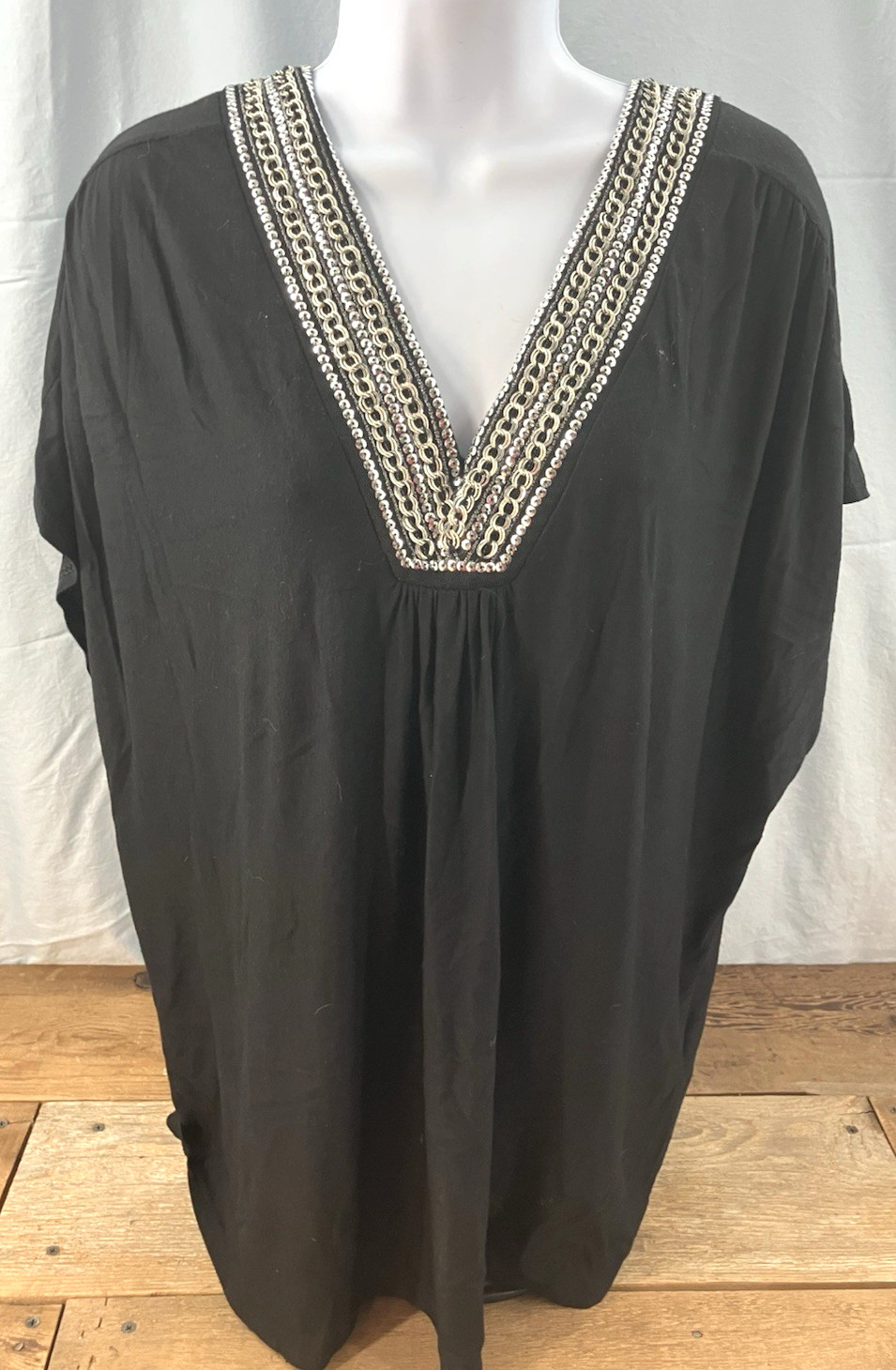 Women’s Black Jeweled V-Neck Front w/Keyhold Back – Size 3X -Elegant Classy