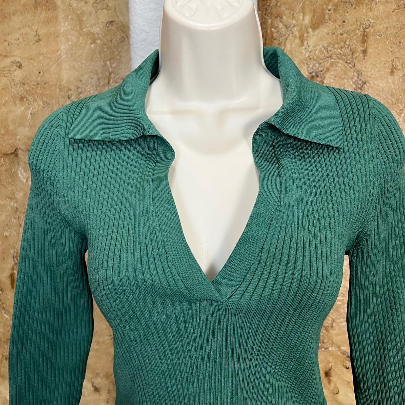 Babaton Sculpt Knit Polo Top Small Green Ribbed Long Sleeve V-Neck Aritzia Prepp
