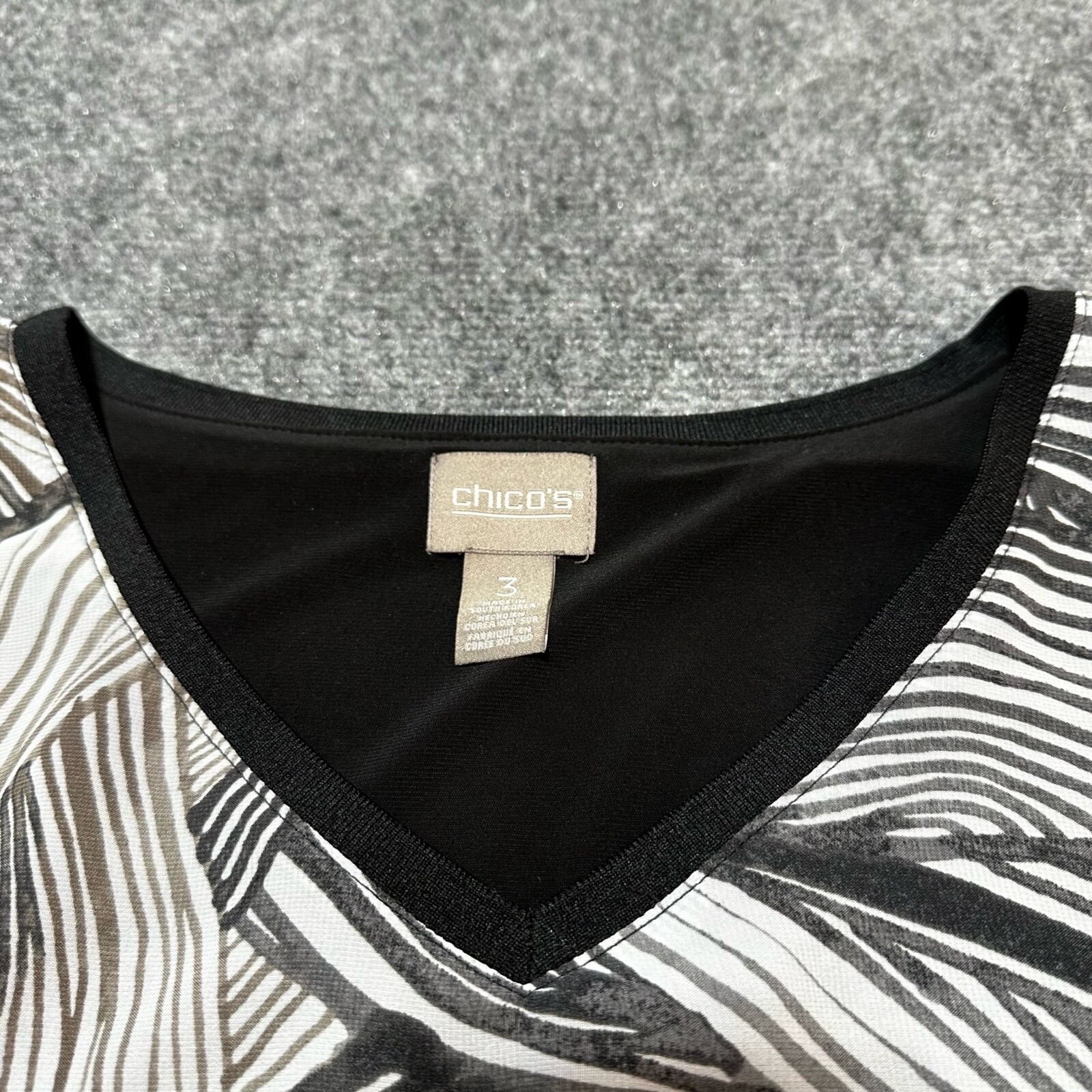 Chicos Shirt Womens 3 Black White Polyester V-Neck Short Sleeve Made In Korea