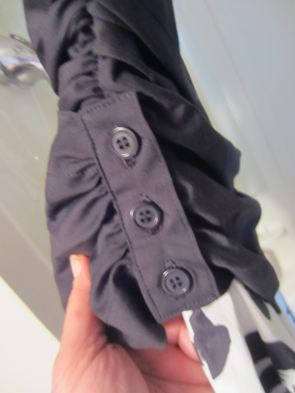 NWT women’s long sleeve shirt with waist sash Finley Size M white/black RET 260