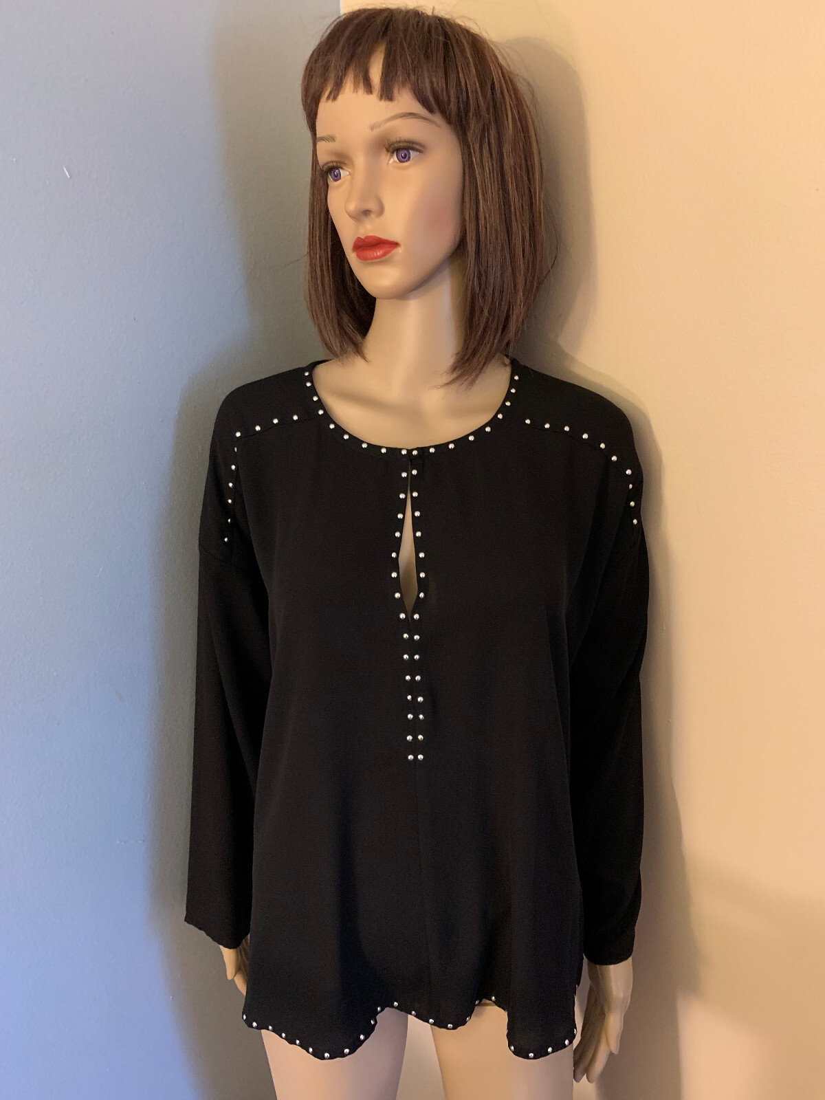 EXPRESS S Black Poly Crepe KEYHOLE BLOUSE TOP Silver Stud EMBELLISHED Long Slv