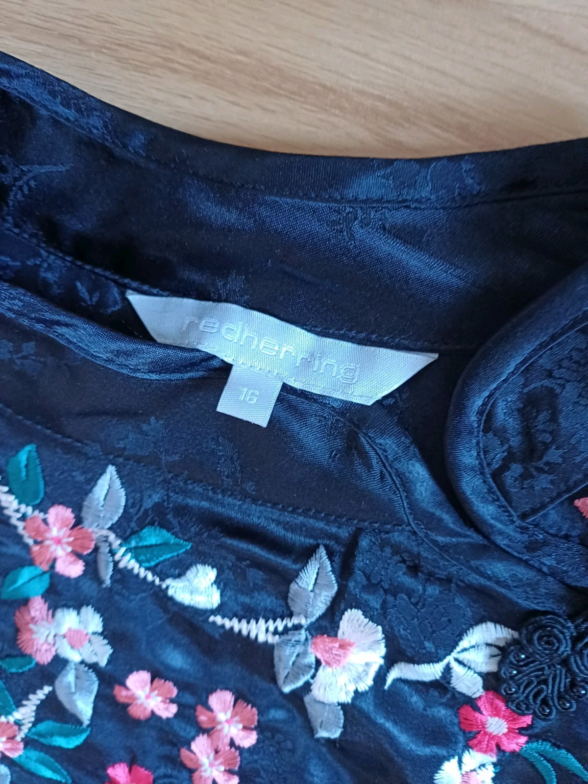 Red Herring Women’s Black Floral Chinoiserie Blouse UK 16 C42″ L25″