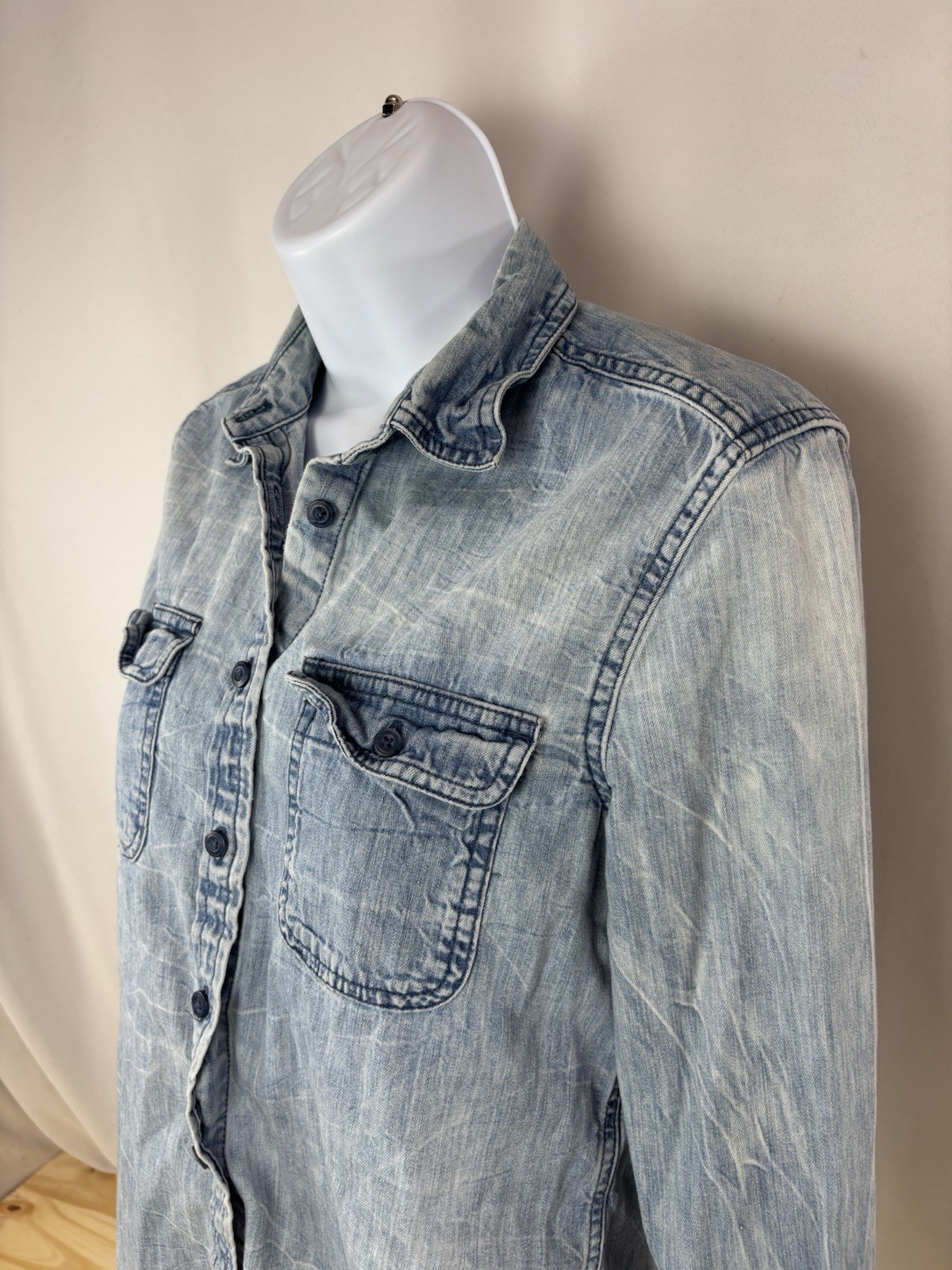 American Eagle Light Wash Denim Button Down Shirt 100% Cotton Womens Small