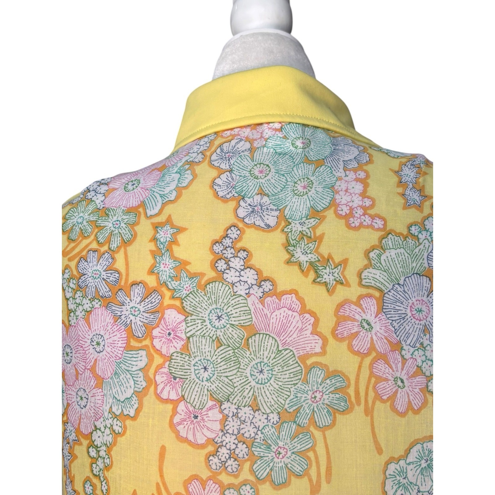 Vintage 70s Floral Mod Disco Blouse Yellow Pastel Dagger Collar Flower Buttons