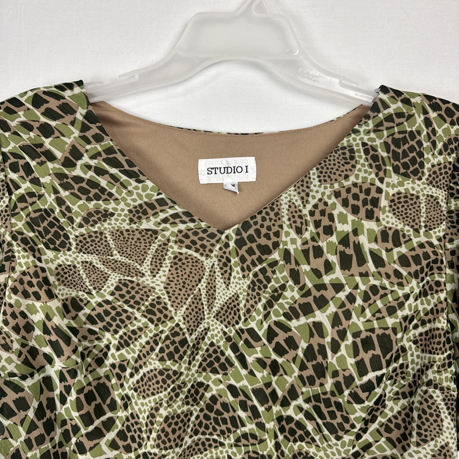 Studio I Green Brown Geometric Print Top Women’s 18W – lined lightweight giraffe