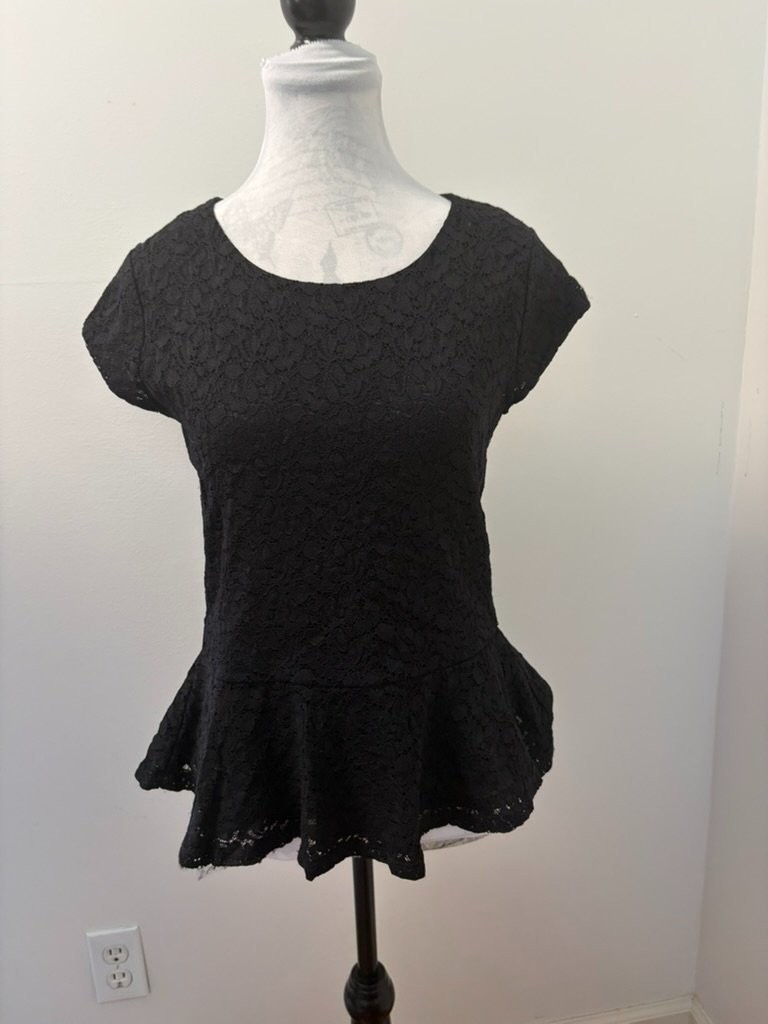 Vince Camuto Black Floral Lace Peplum Top Womens Size S Goth Coquette Whimsygoth