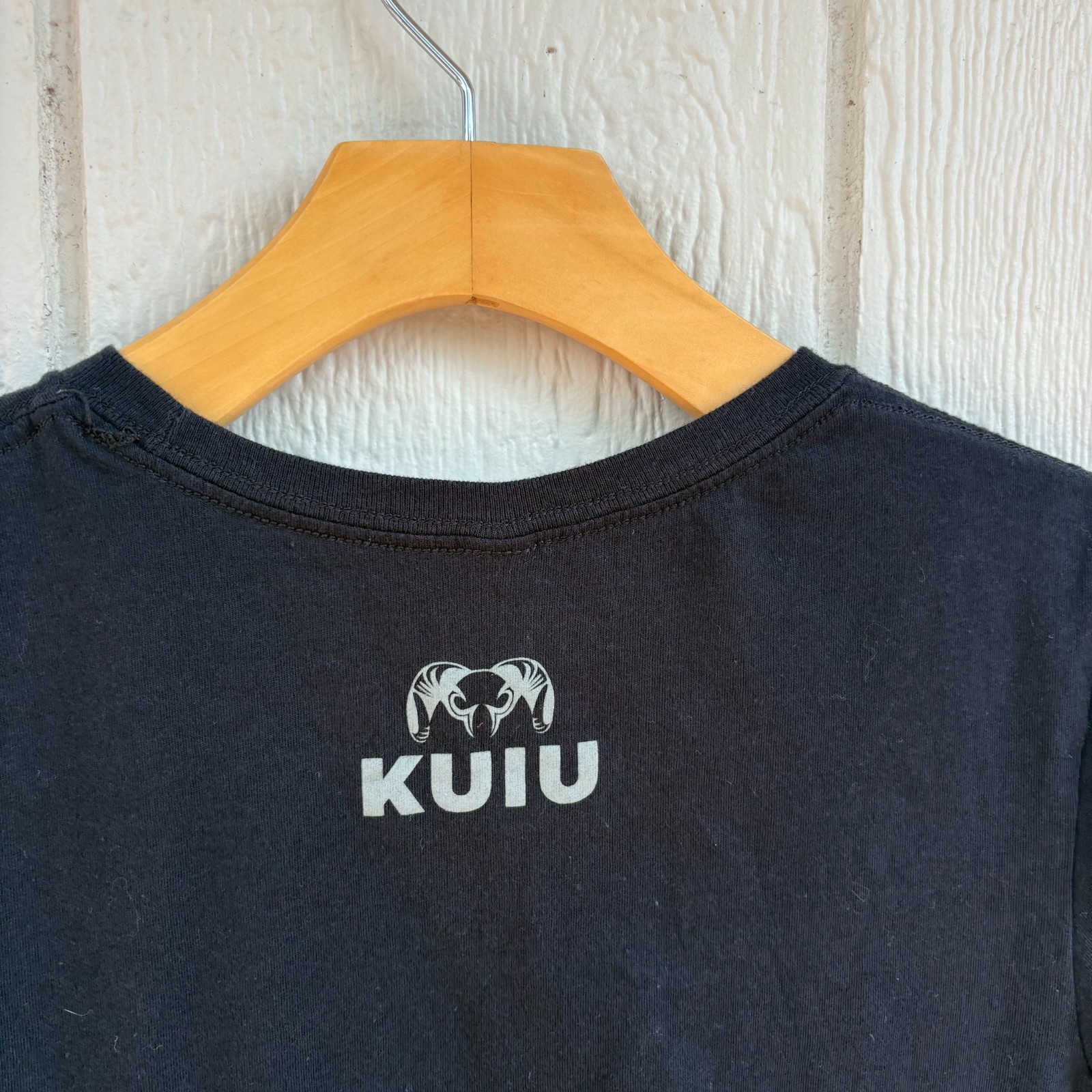 Kuiu Ultralight Hunting T-Shirt Women’s Medium Black Outdoor Comfort Summer Logo