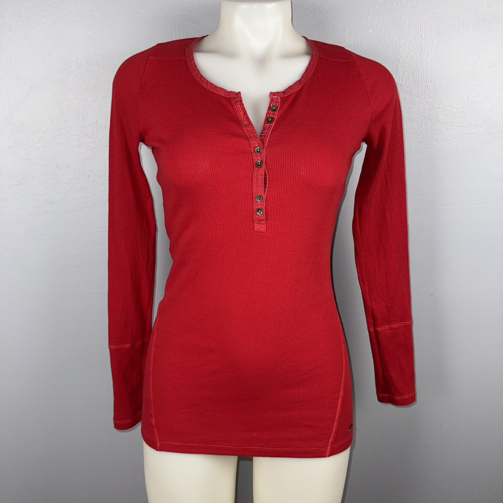 Hollister Henley Top Women’s M Red Y2K V-Neck Fitted Long Sleeves Retro