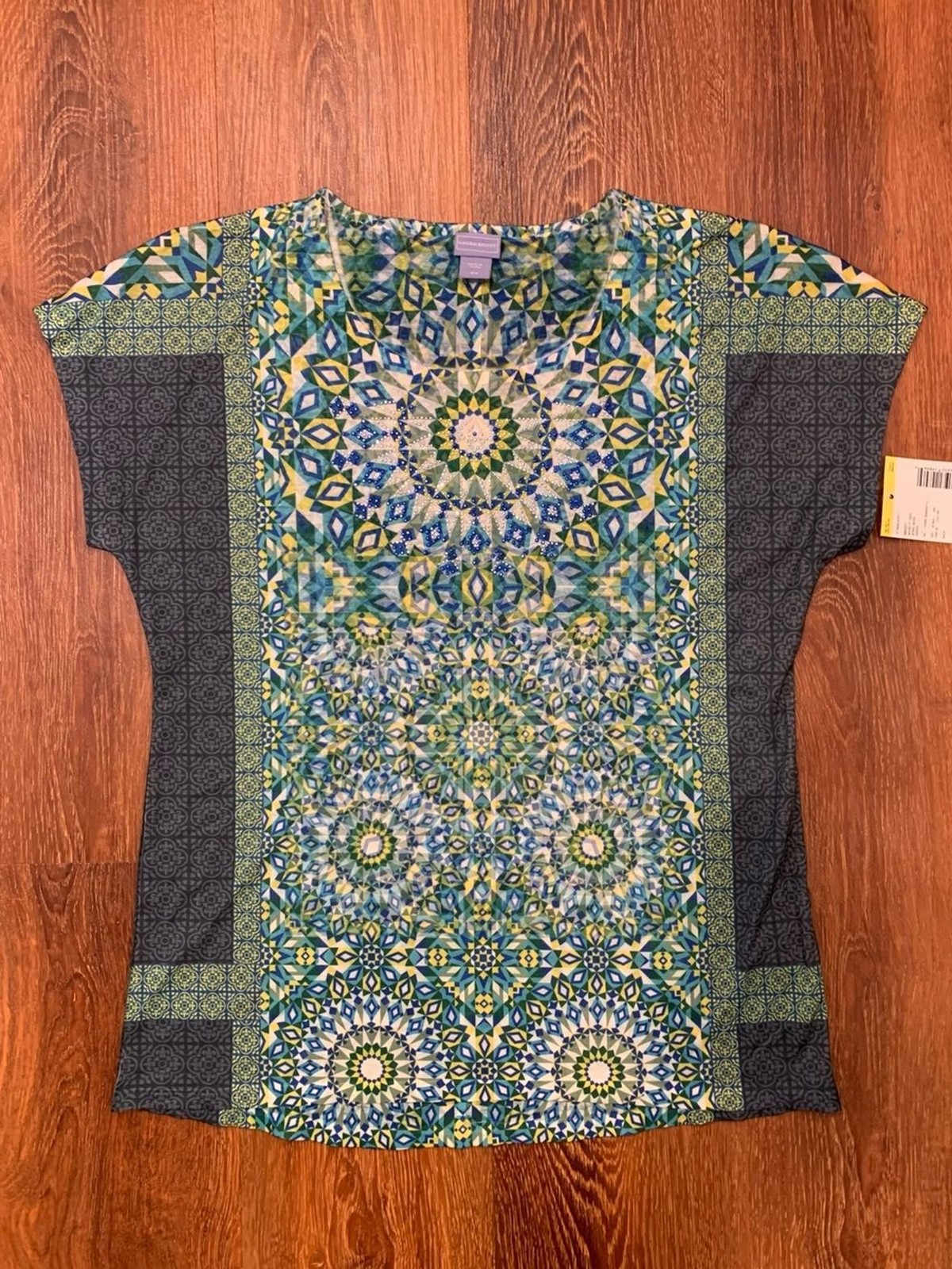 LAURA SCOTT Kaleidoscope Print Top Size M Green Blue Yellow Shiny Embellishment