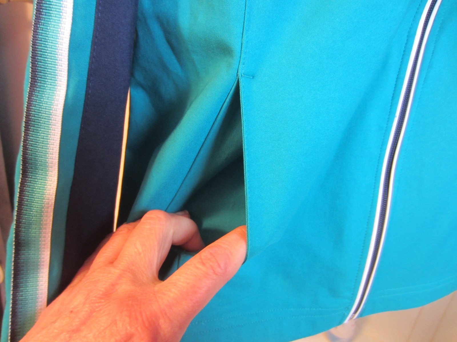 NWOT women’s lone sleeve wind breaker Made for Life Size L green/navy