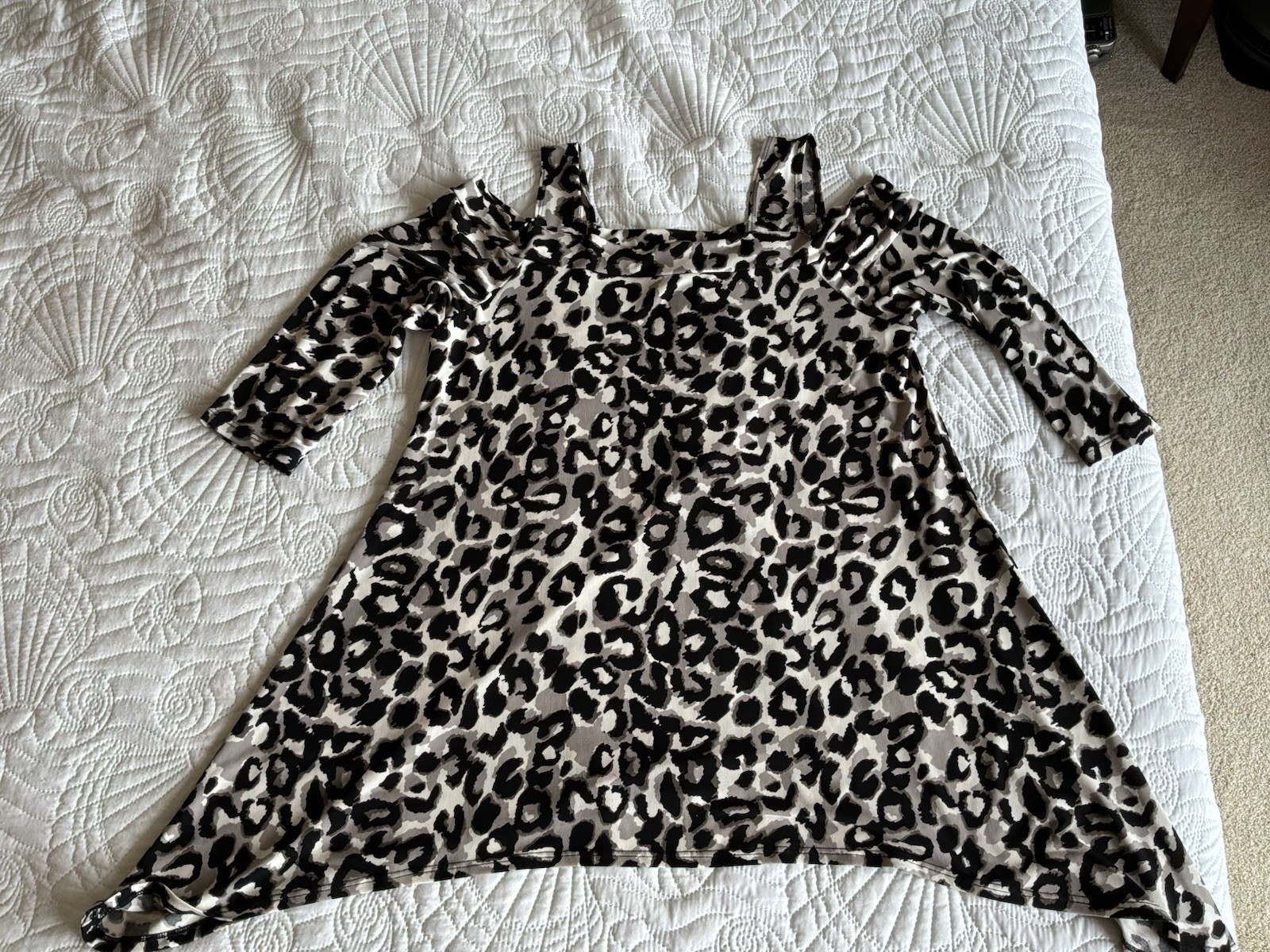 Clara Sunwoo Cold Shoulder Tunic Top L Gray Black Leopard Animal Print