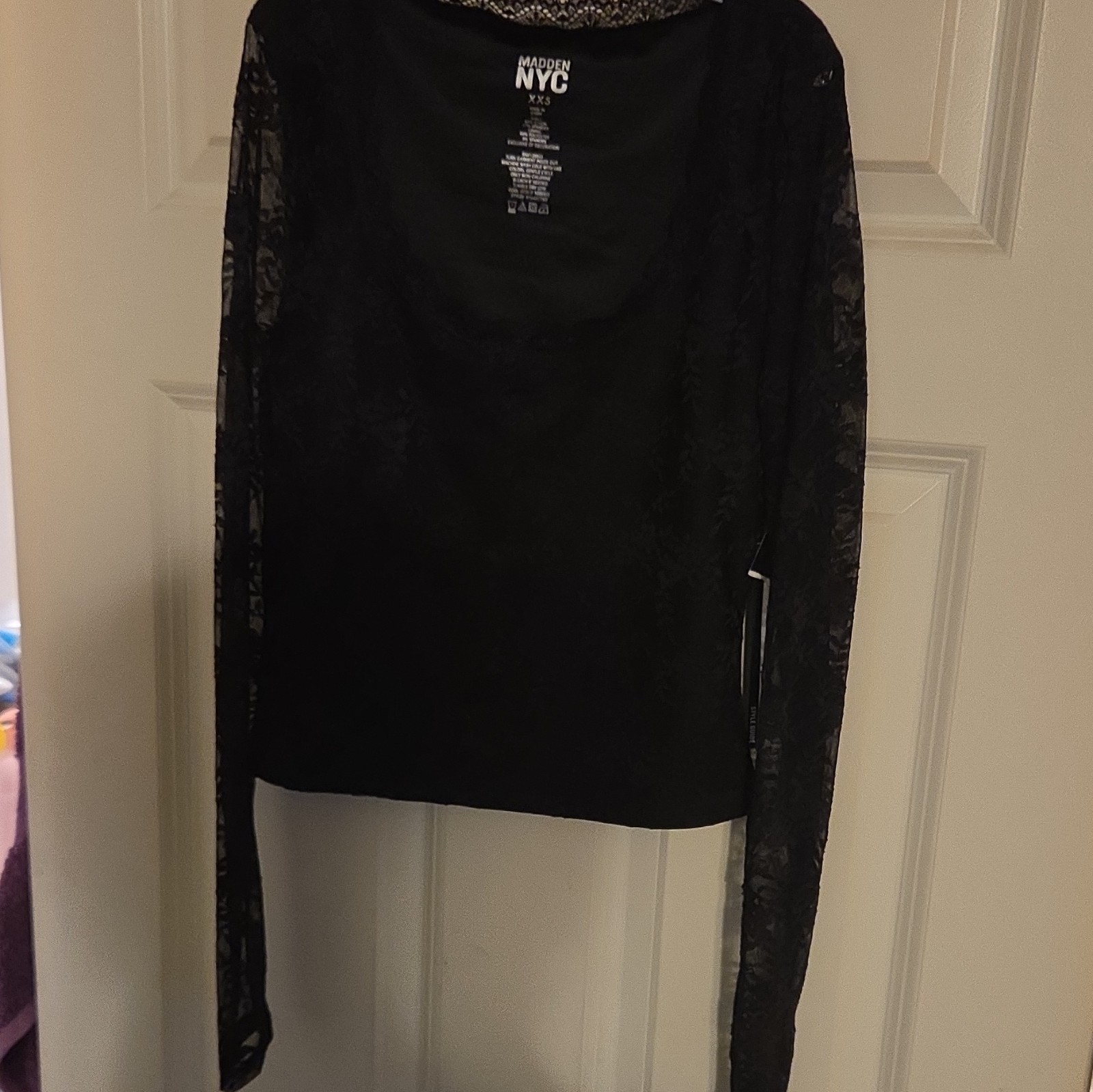 Madden NYC Women’s Black Floral Lace Top, Scoop Neck Long Sleeve Sheer Lined XXS