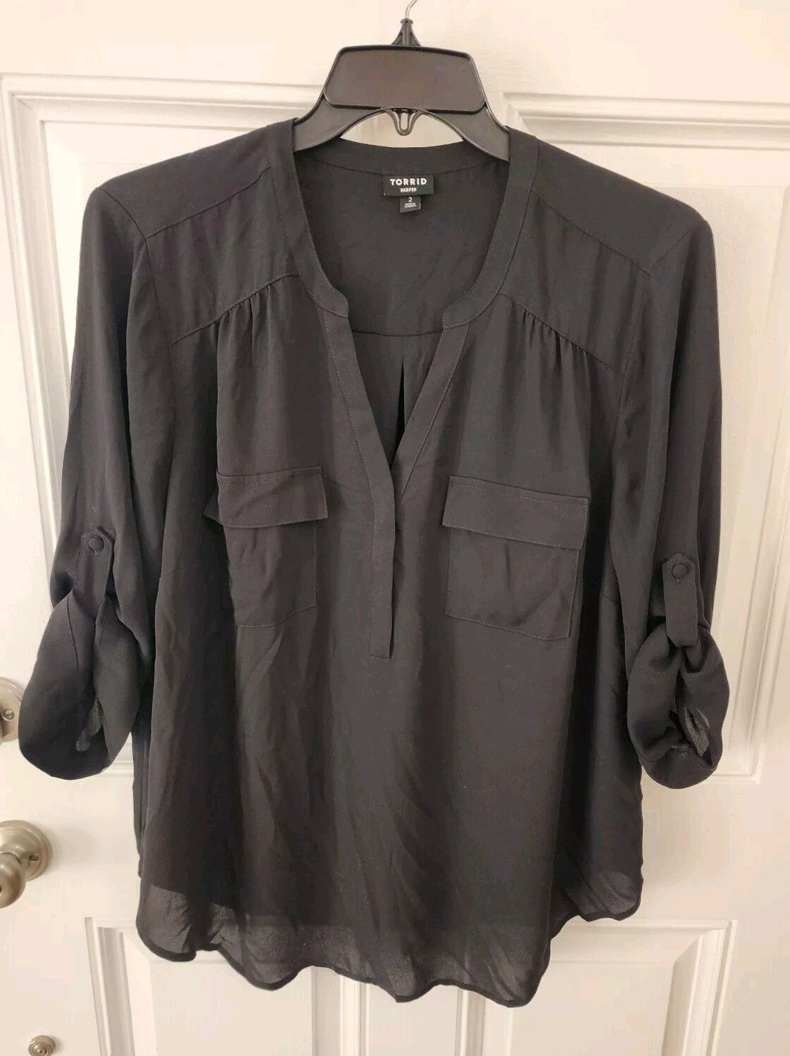 TORRID HARPER Black Split Round Neck 3/4 Roll Tab Sleeve Top Sz 2 2X 18-20