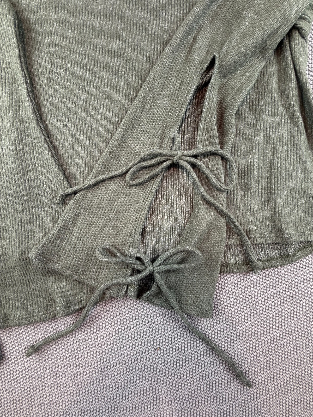 BOHO CHIC Earthbound Trading Co Moss Ribbed Bow Bell Sleeve Top Size L NWT