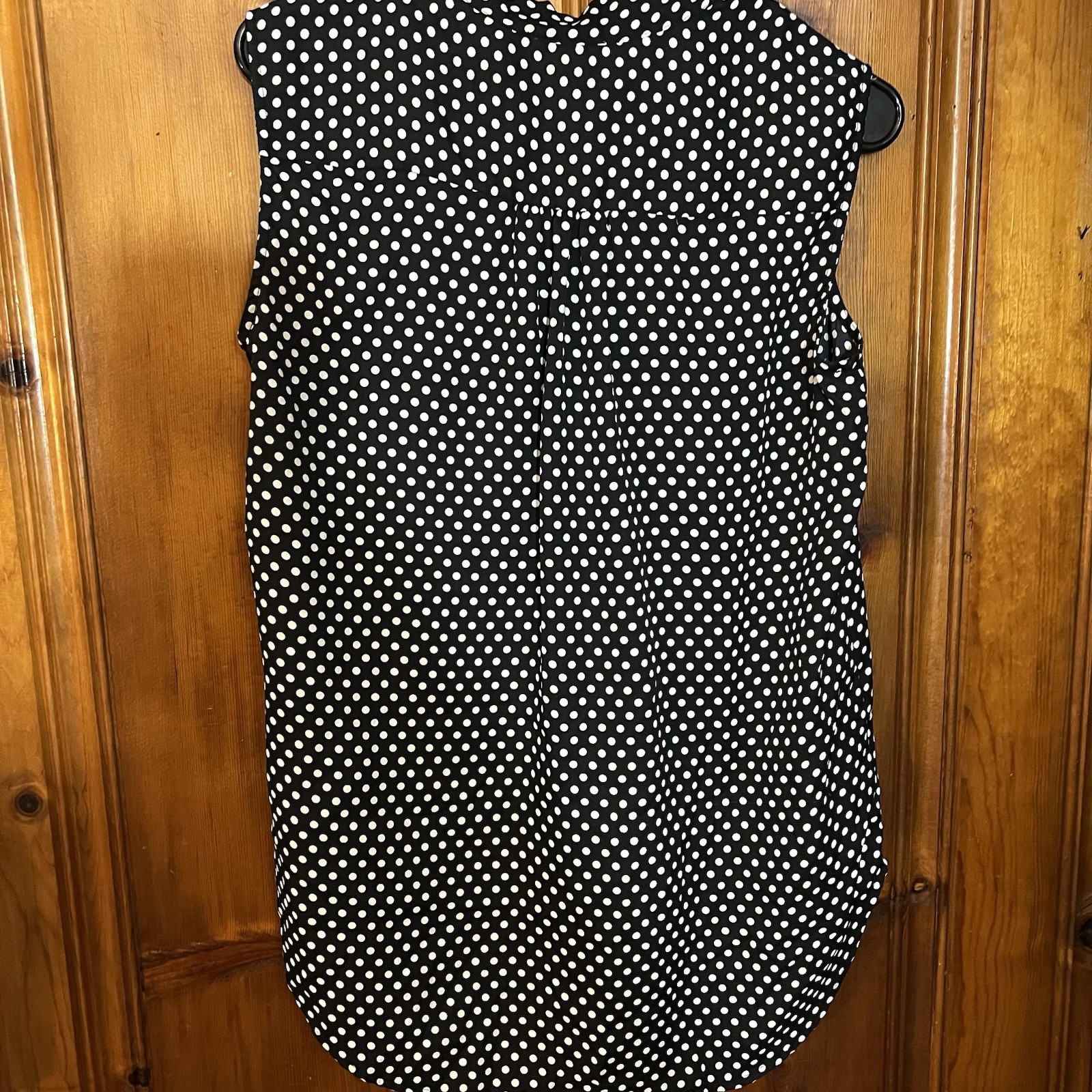 Jones New York Signature Women’s M Black/White Polka Dot V-Neck Sleeveless Blou…