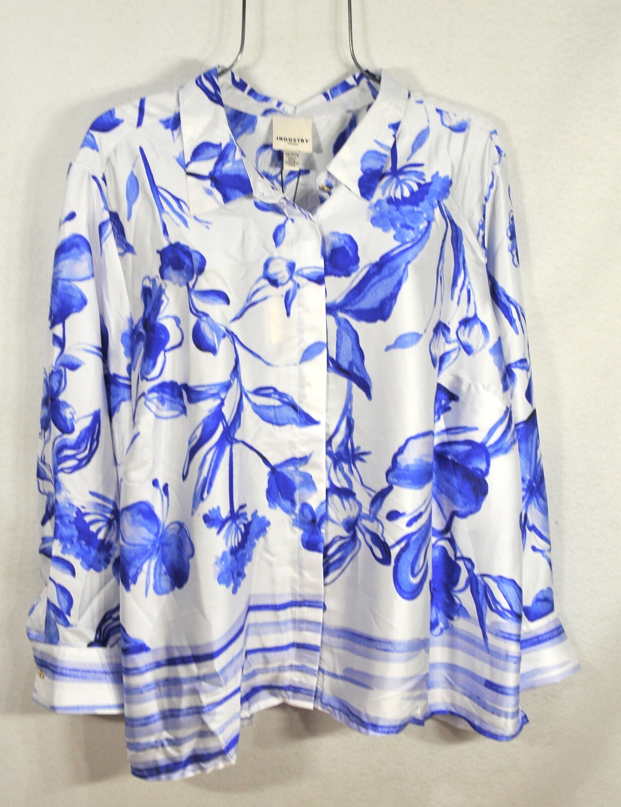 Industry Women’s Blouse 3X Plus White Blue Floral Button-Down Silky feel Top NWT