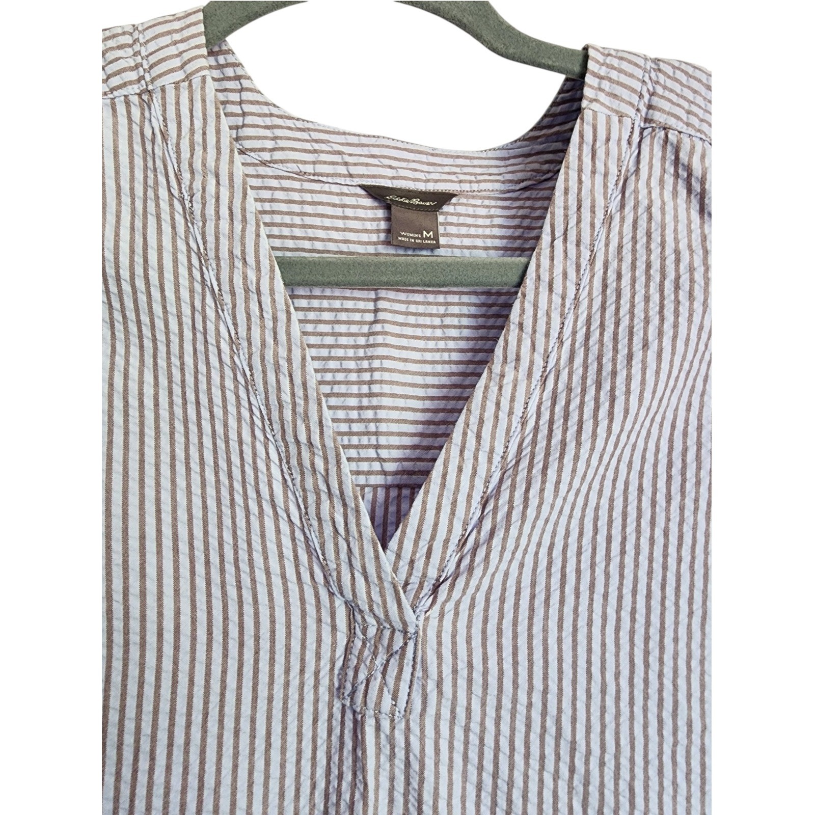 Eddie Bauer Womens Medium Tank Top Blue tan Striped Seersucker V-Neck Sleeveless