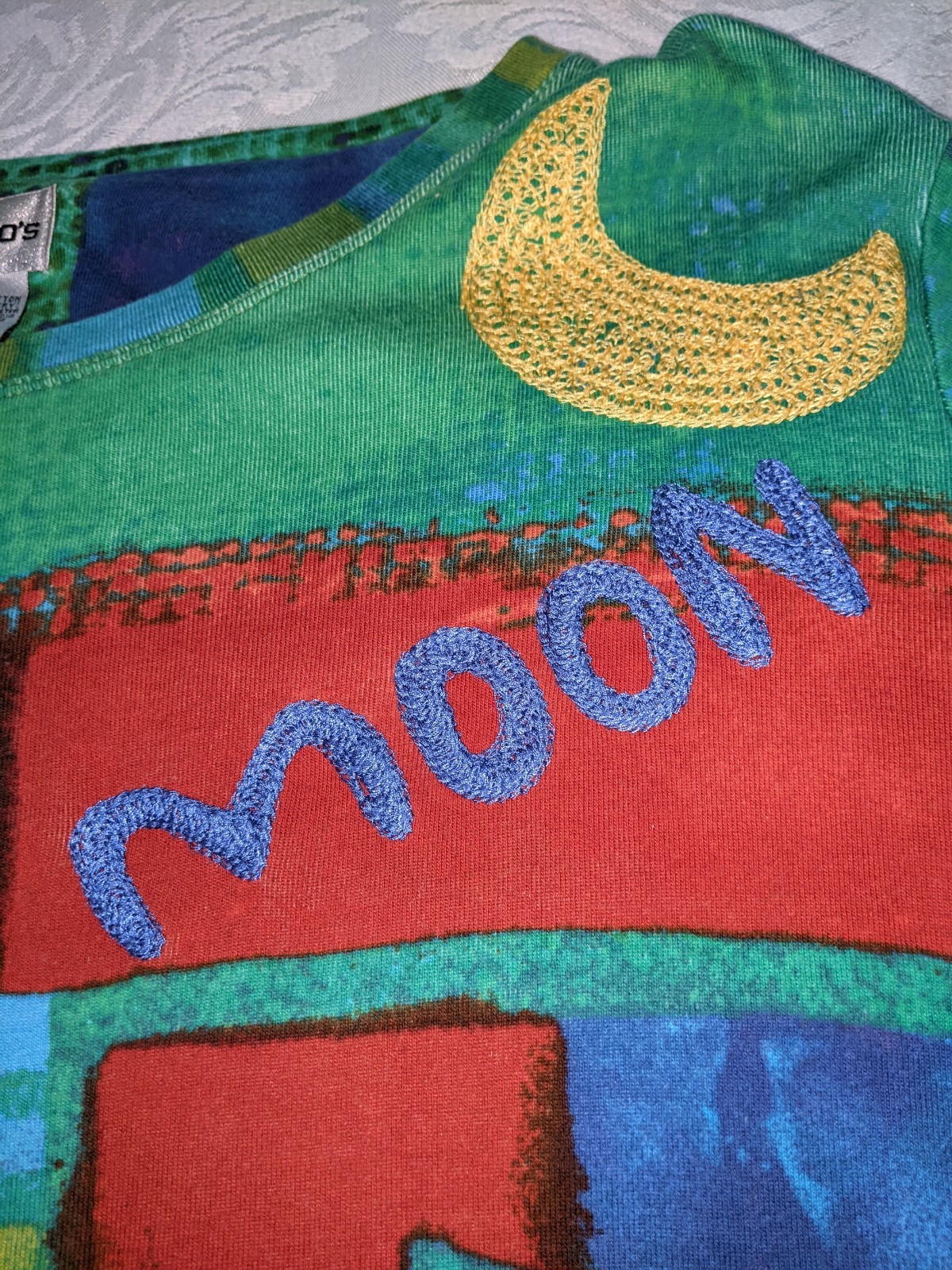 Chico Pullover Top Size 2 Large Abstract Word Art Top Colorful Love Theme RARE