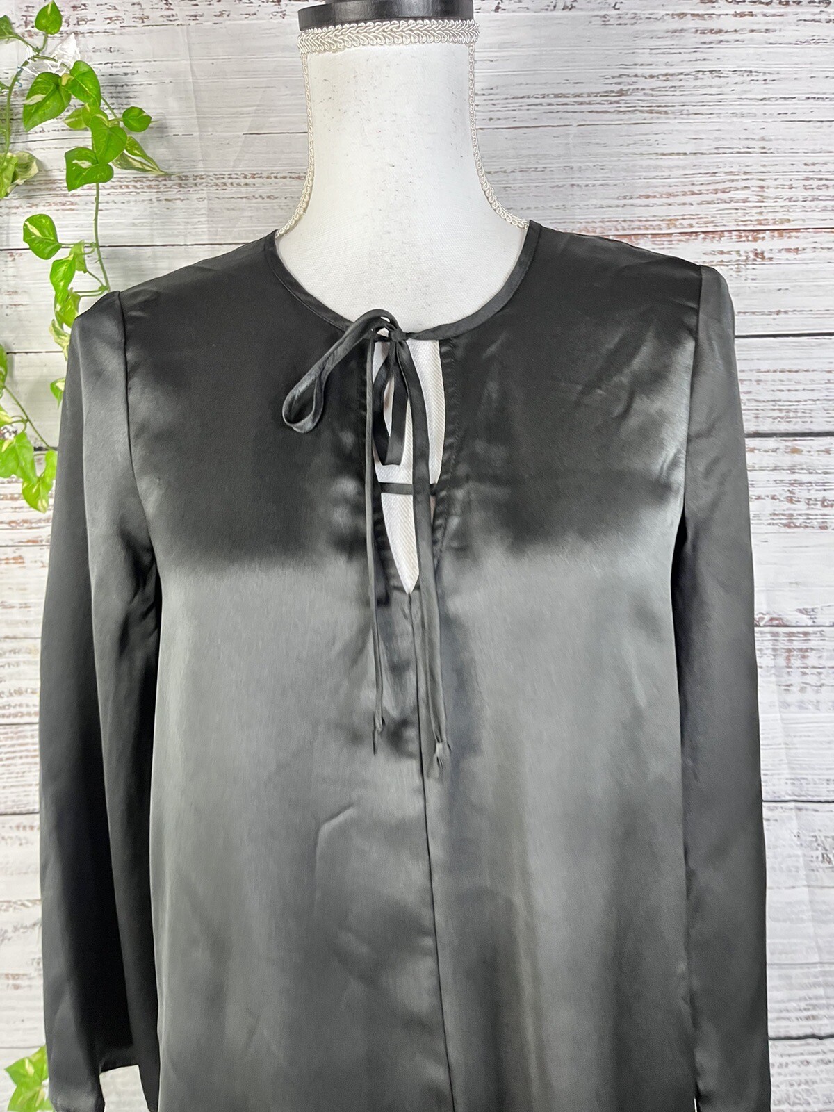 BCBGeneration Blouse Top size Extra Small Black Stretch Wedding Dinner Church