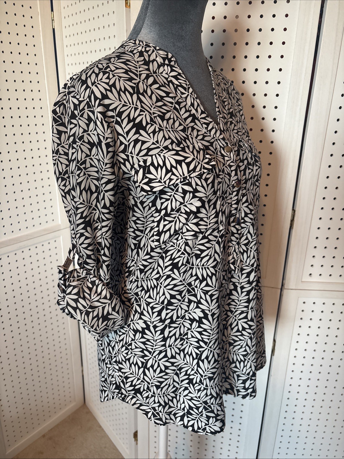 Ivanka Trump Button Cuff Long Sleeve Blouse Size Small, Excellent Condition