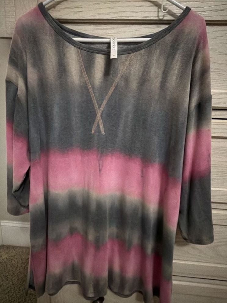 Dear Scarlett Women’s Pink and Grey Tie-Dye Long Sleeve Crew Neck Top