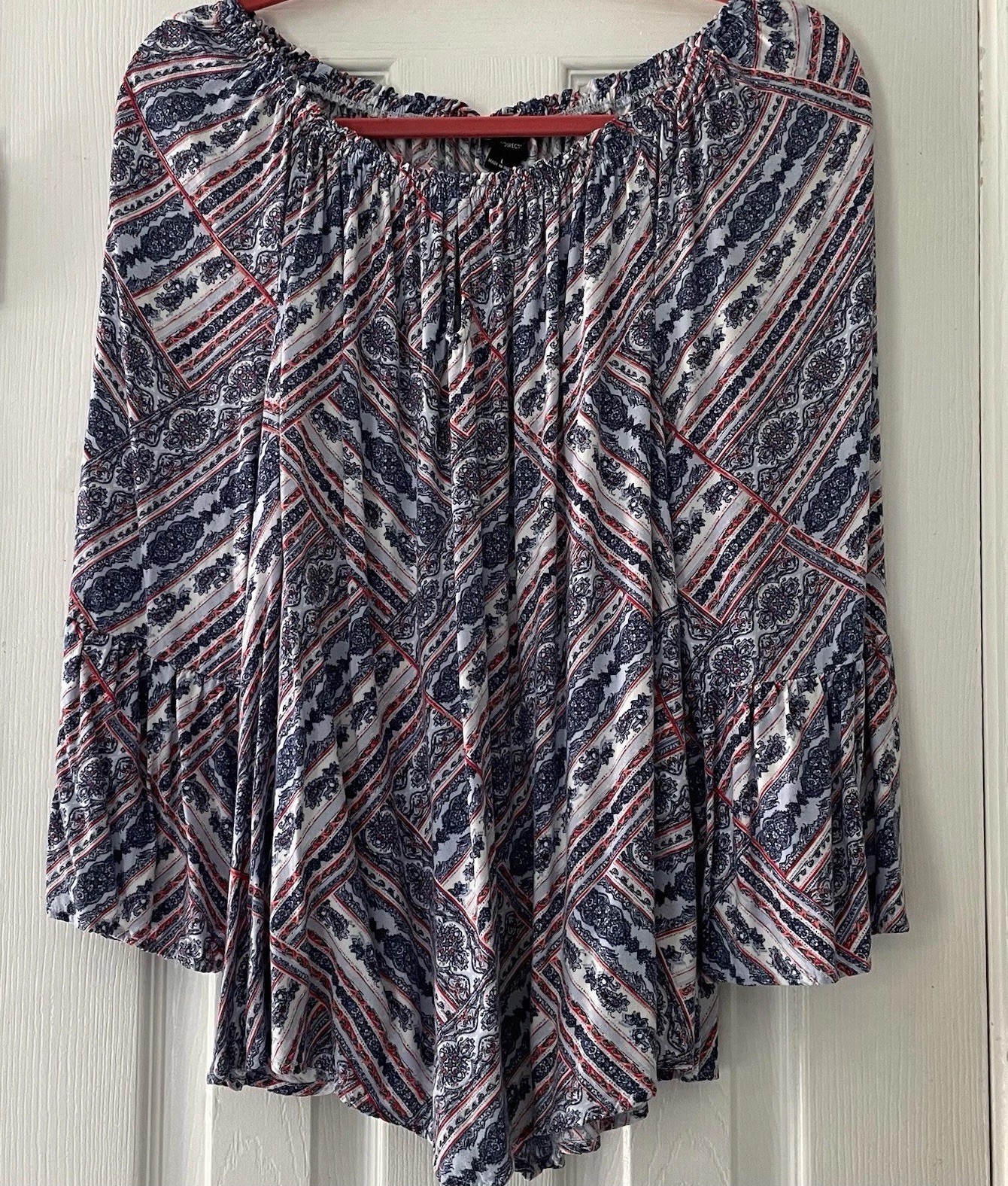New Directions Women Size Large Keyhole Neck Red Blue Shirt Top Elastic Neckline