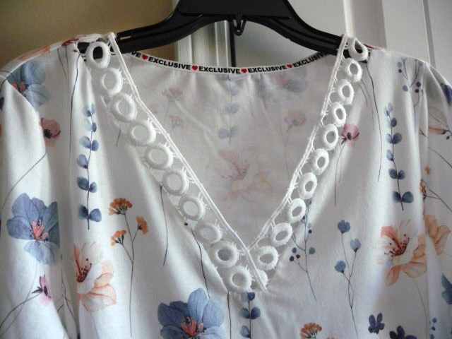 White Multicolor Crochet V-Neck Long Sleeve Lightweight Flower Top, Size M