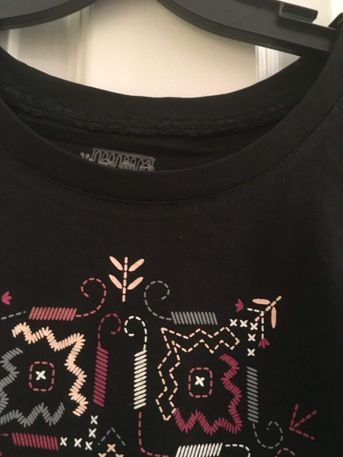 NEW SAHALIE WOMEN SATURDAY MARKET SHORT-SLEEVE TEE TSHIRT BLACK PINK M L XL