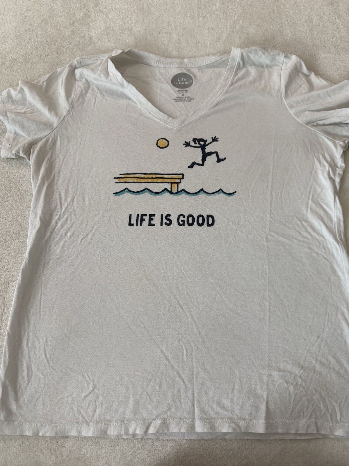Life is Good Women’s Medium White Tee Jumping in Water E03