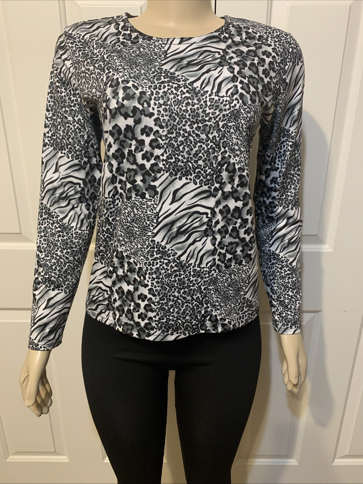 Western Connection Black & White Animal Print Women’s Top Made In USA Size Med