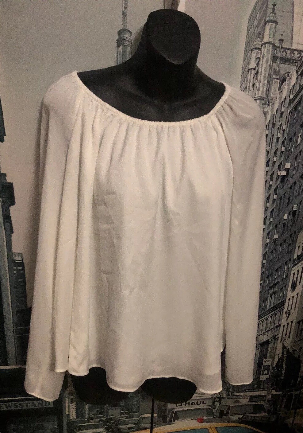 ELIZABETH & JAMES White Silky Peasant Elasticized Neckline Optional Styles Top M